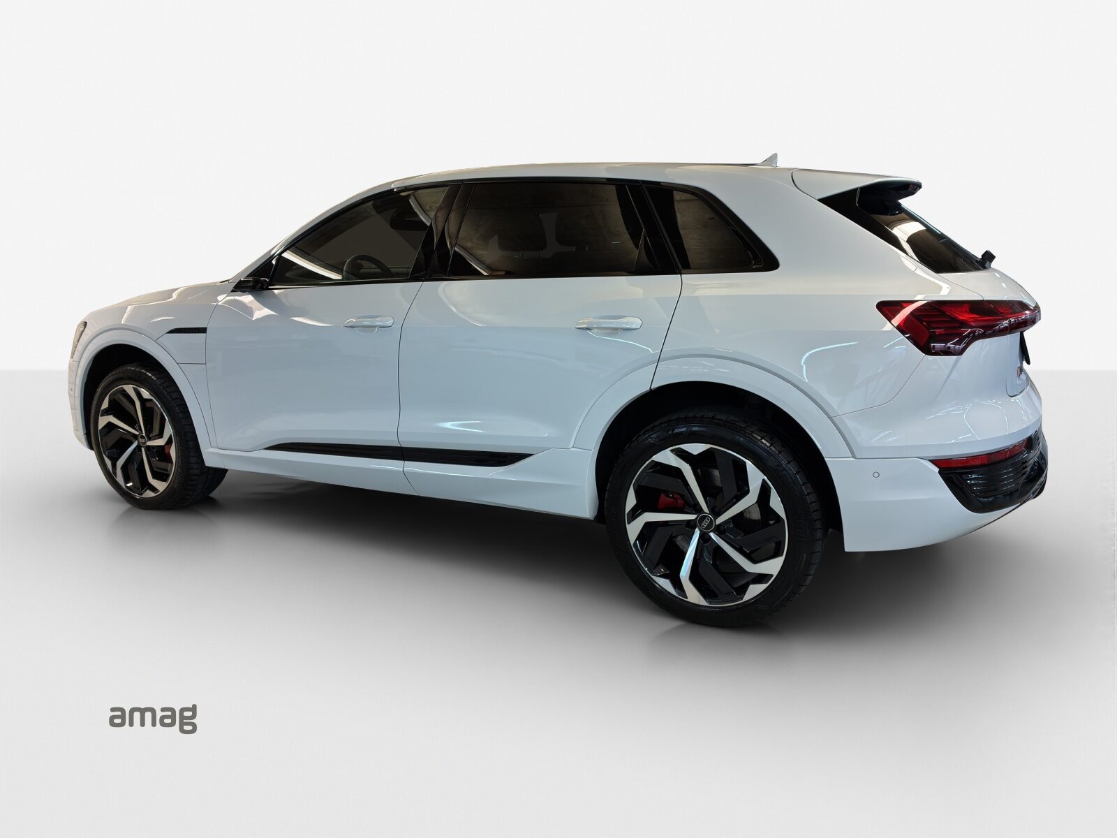 AUDI Q8 55 e-tron S line, Elektro, Occasion / Gebraucht, Automatik - 3
