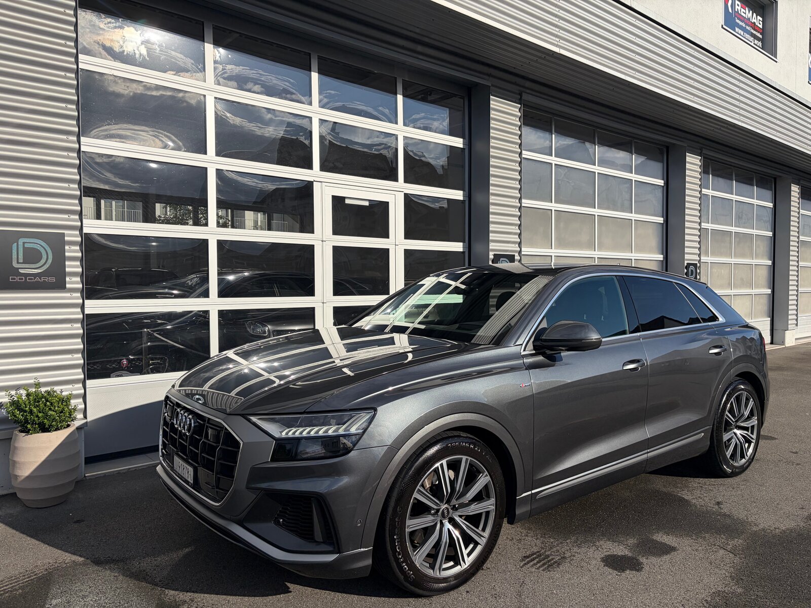 AUDI Q8 55 TFSI quattro tiptronic, Mild-Hybrid Benzin/Elektro, Occasion / Gebraucht, Automatik - 4