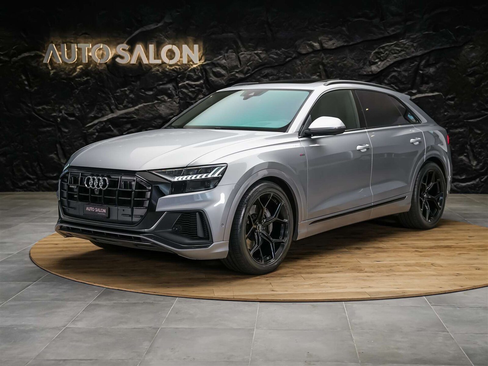 AUDI Q8 55 TFSI quattro tiptronic *22 Felgen*Panorama*BO*Sitzbel