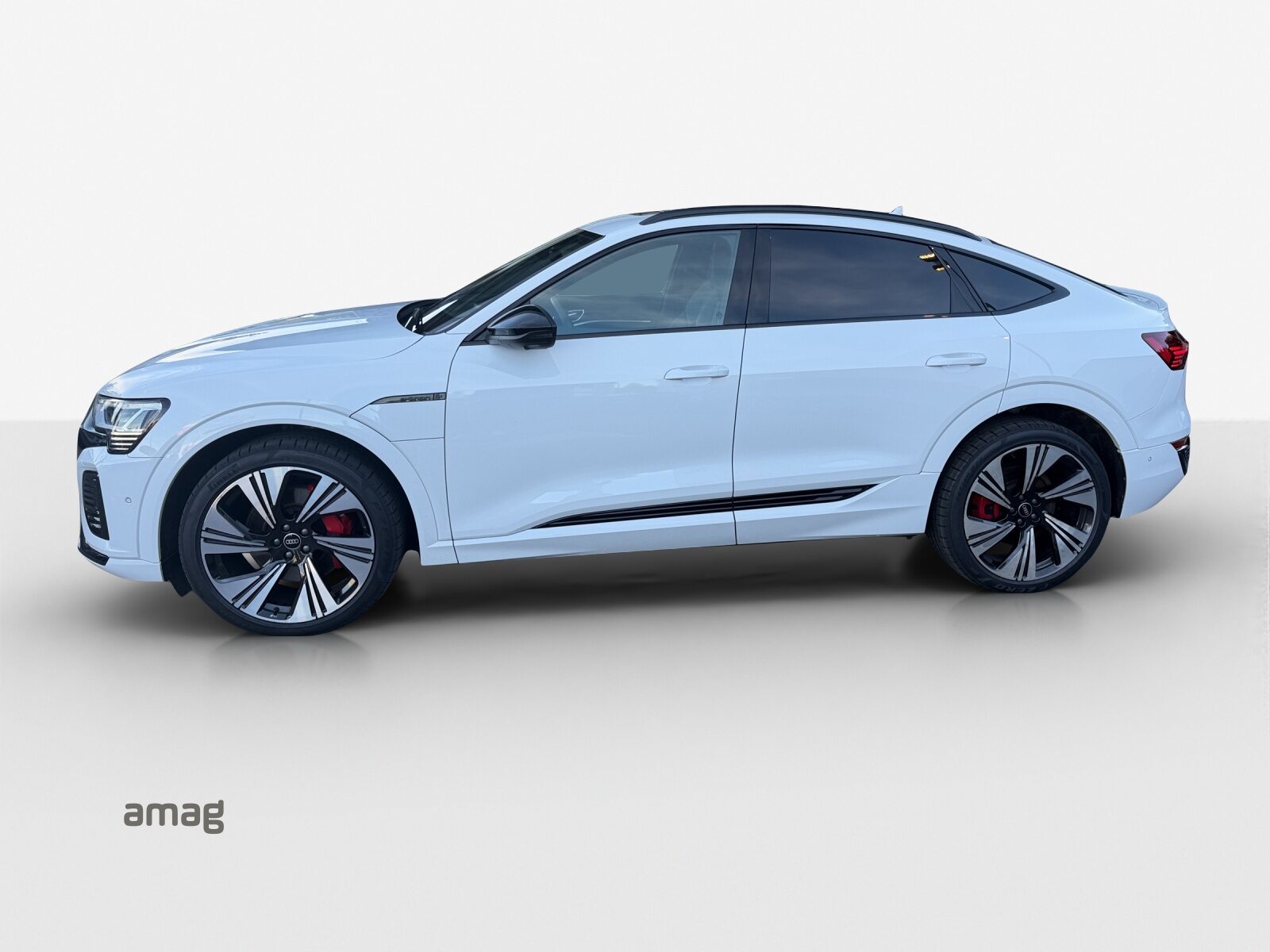 AUDI Q8 Sportback 55 e-tron Black Edition, Électrique, Occasion / Utilisé, Automatique - 2