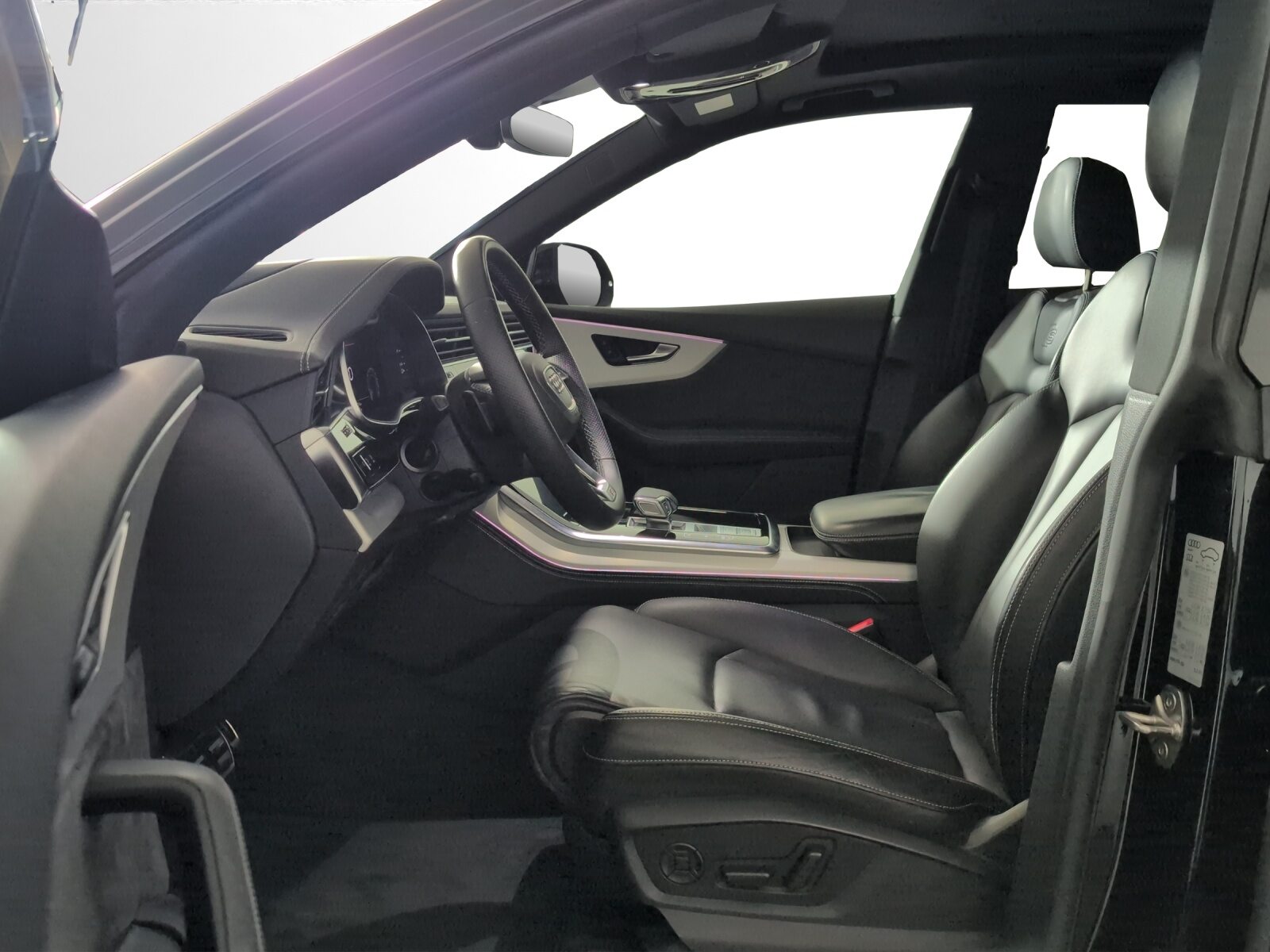 AUDI Q8 55 TFSI, Benzin, Occasion / Gebraucht, Automatik - 6