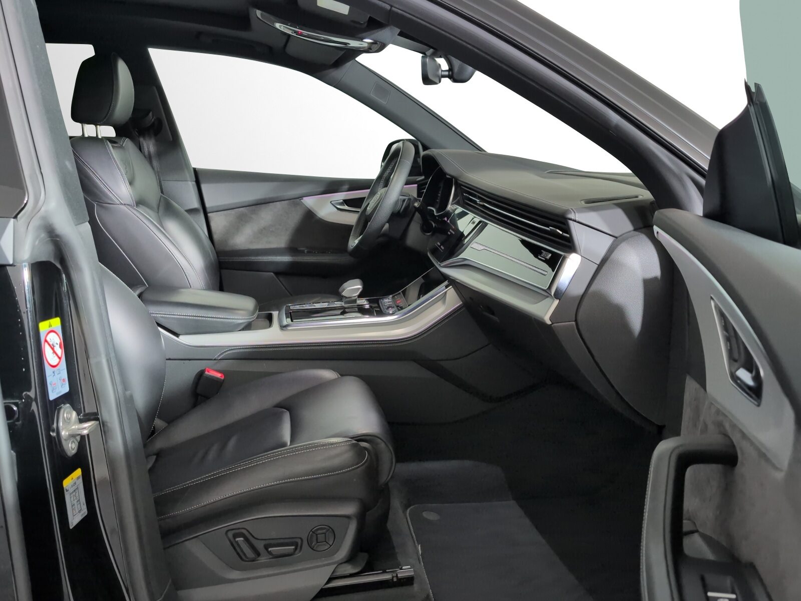 AUDI Q8 55 TFSI, Benzin, Occasion / Gebraucht, Automatik - 7