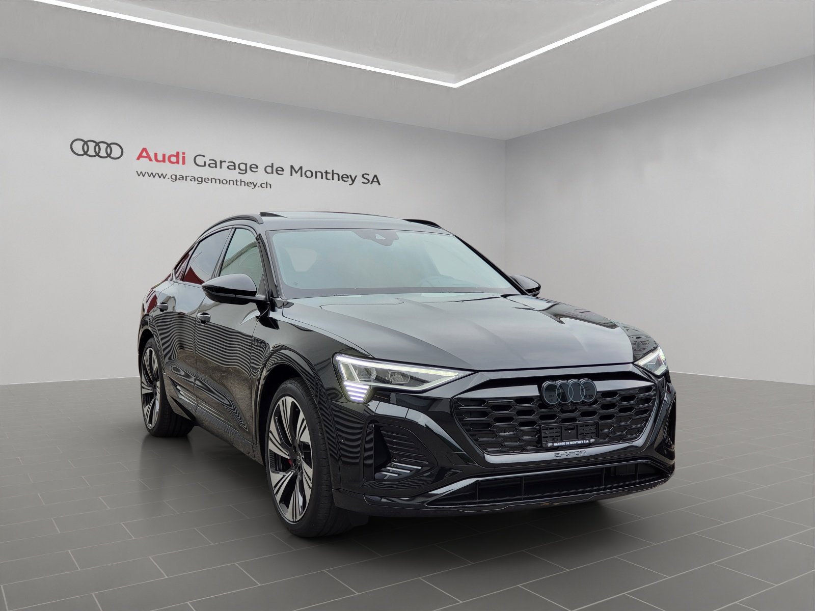 AUDI Q8 Sportback 55 e-tron Black Edition quattro, Electric, Ex-demonstrator, Automatic - 3