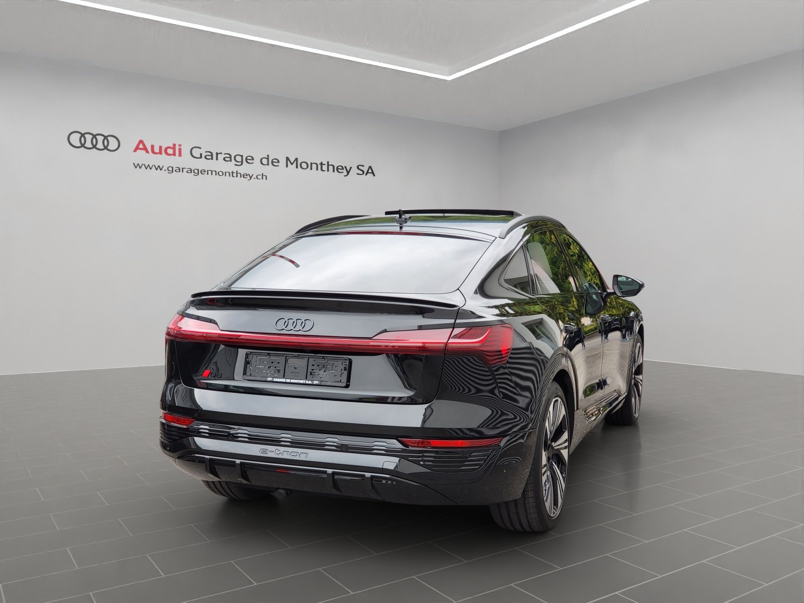 AUDI Q8 Sportback 55 e-tron Black Edition quattro, Electric, Ex-demonstrator, Automatic - 4