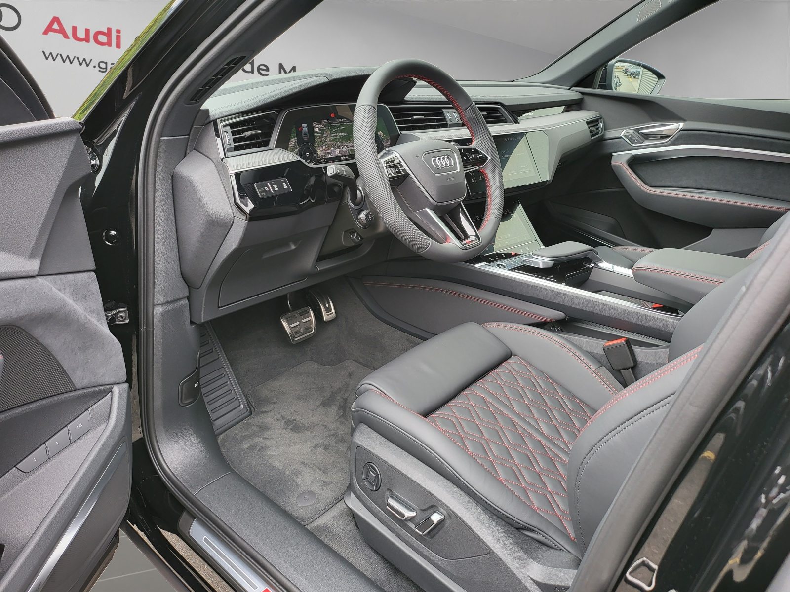 AUDI Q8 Sportback 55 e-tron Black Edition quattro, Electric, Ex-demonstrator, Automatic - 7