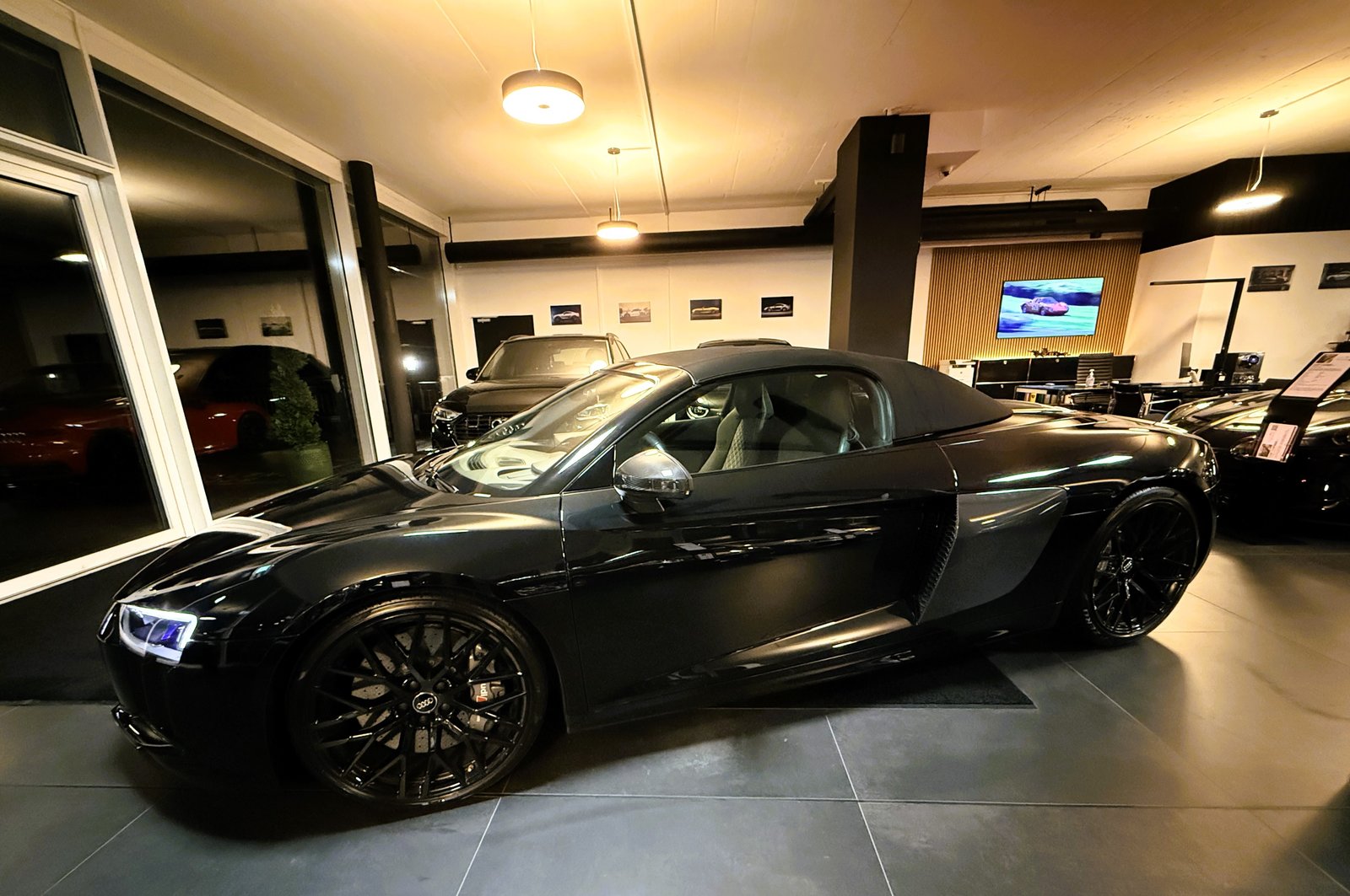AUDI R8 Spyder 5.2 S-Tronic, Petrol, Second hand / Used, Automatic - 3