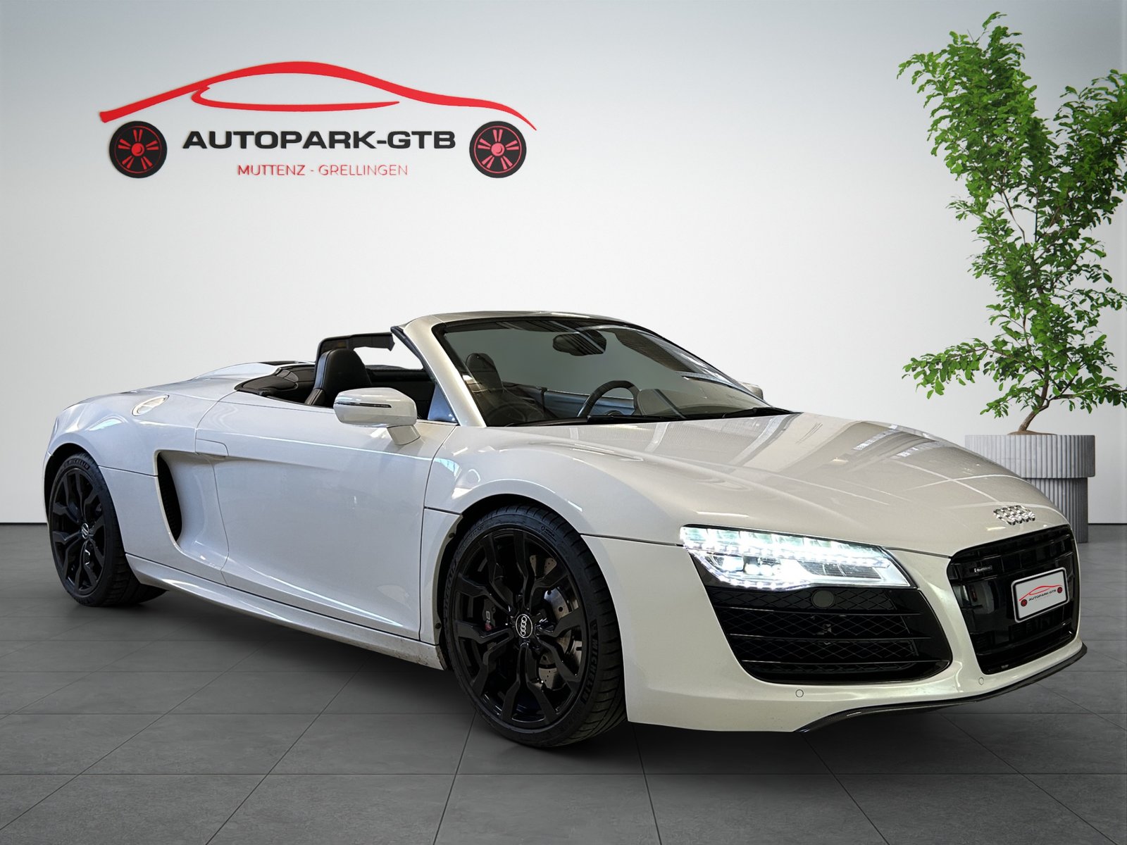 AUDI R8 Spyder 5.2 S-Tronic, Petrol, Second hand / Used, Automatic - 2