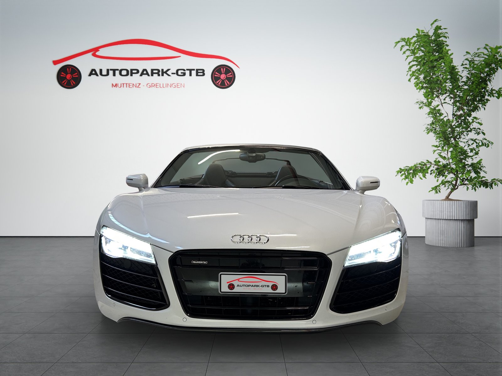 AUDI R8 Spyder 5.2 S-Tronic, Petrol, Second hand / Used, Automatic - 3