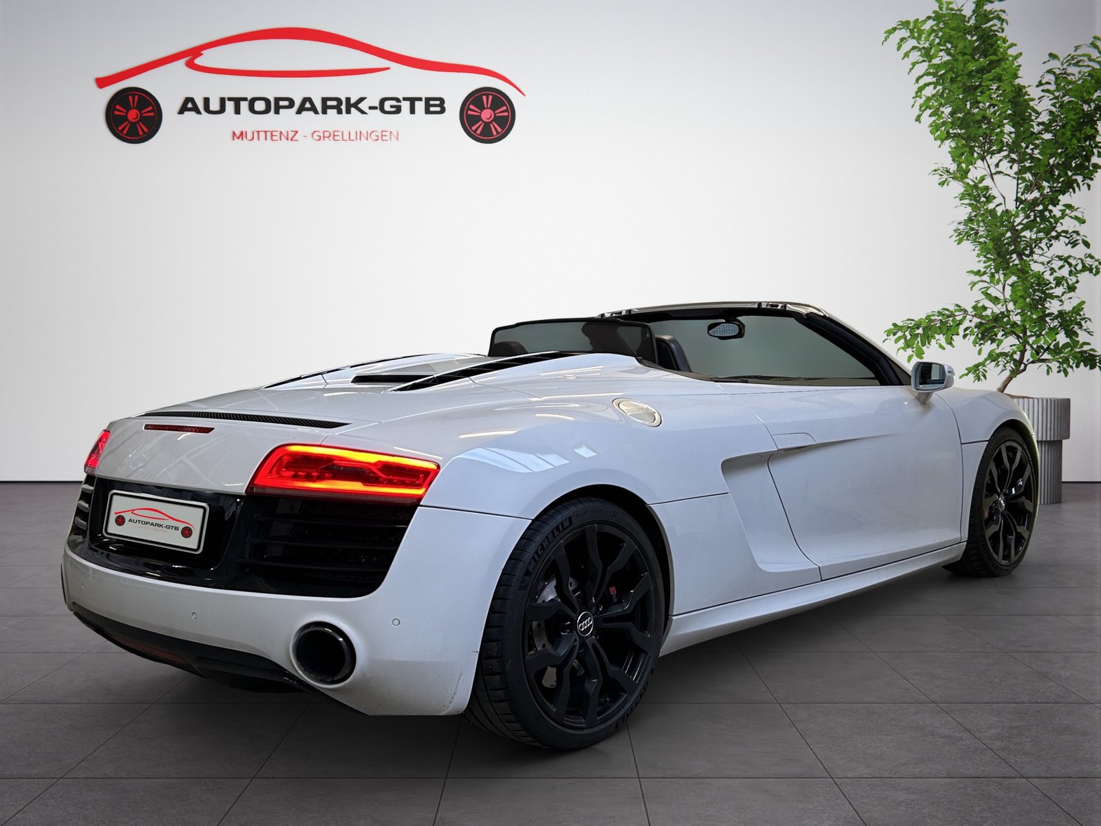AUDI R8 Spyder 5.2 S-Tronic, Petrol, Second hand / Used, Automatic - 5