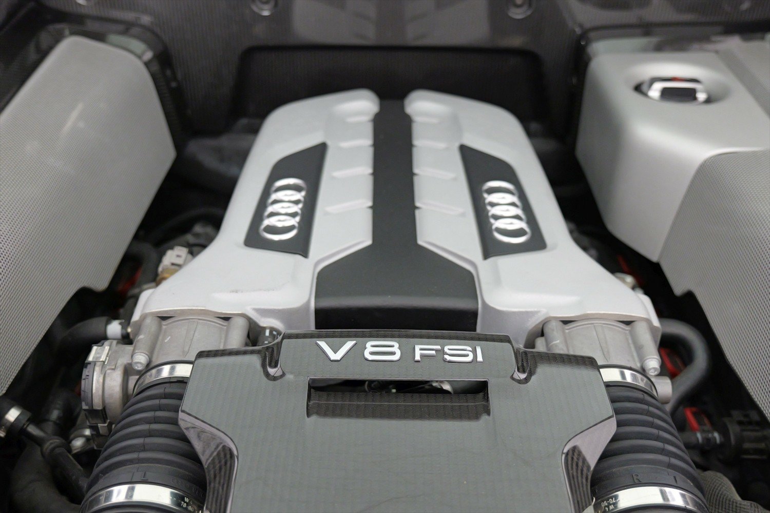 AUDI R8 Coupé 4.2, Petrol, Second hand / Used, Manual - 4