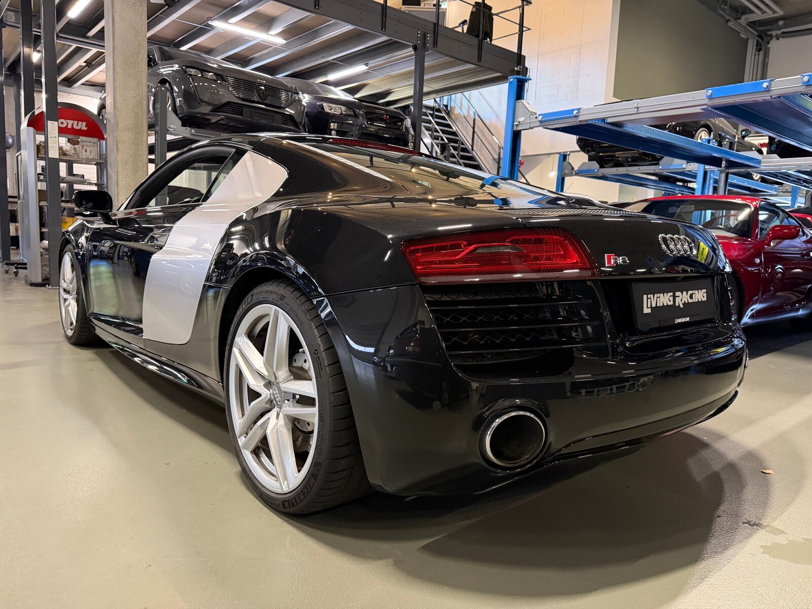 AUDI R8 Coupé 5.2 S-Tronic, Essence, Occasion / Utilisé, Automatique - 3