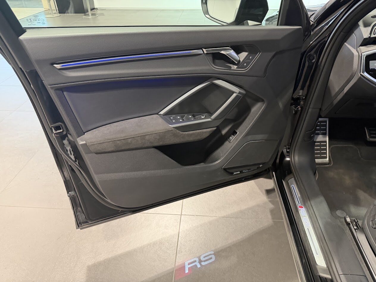 AUDI RS Q3, Benzin, Occasion / Gebraucht, Automatik - 3