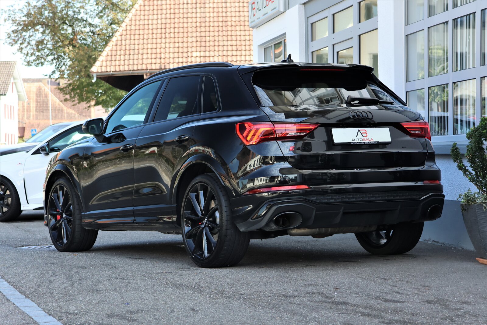 AUDI RS Q3 2.5 TFSI quattro S tronic *BlackStyle* + 1.9T AHK, Essence, Occasion / Utilisé, Automatique - 3