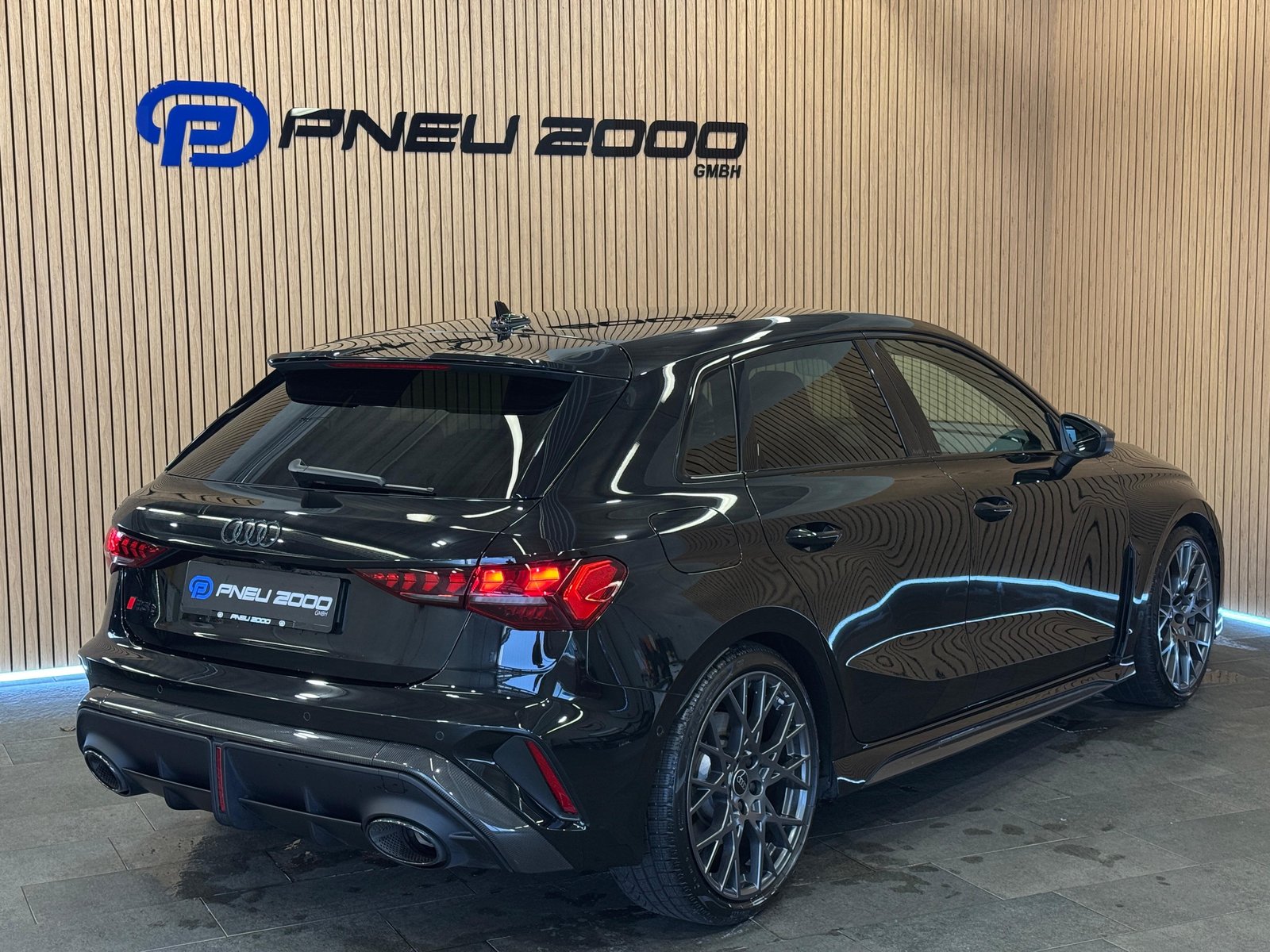 AUDI RS3 Sportback 2.5 TSI quattro S-tronic *CARBON PAKET*V-Max 2, Petrol, Second hand / Used, Automatic - 3
