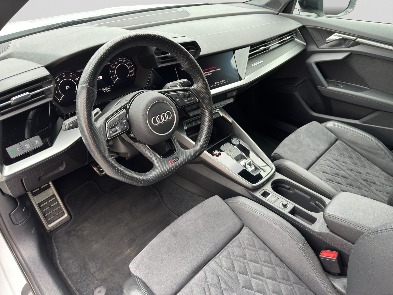AUDI RS3 Limousine 2.5 TSI quattro Schwarz Plus S-tronic, Benzin, Occasion / Gebraucht, Automatik - 7