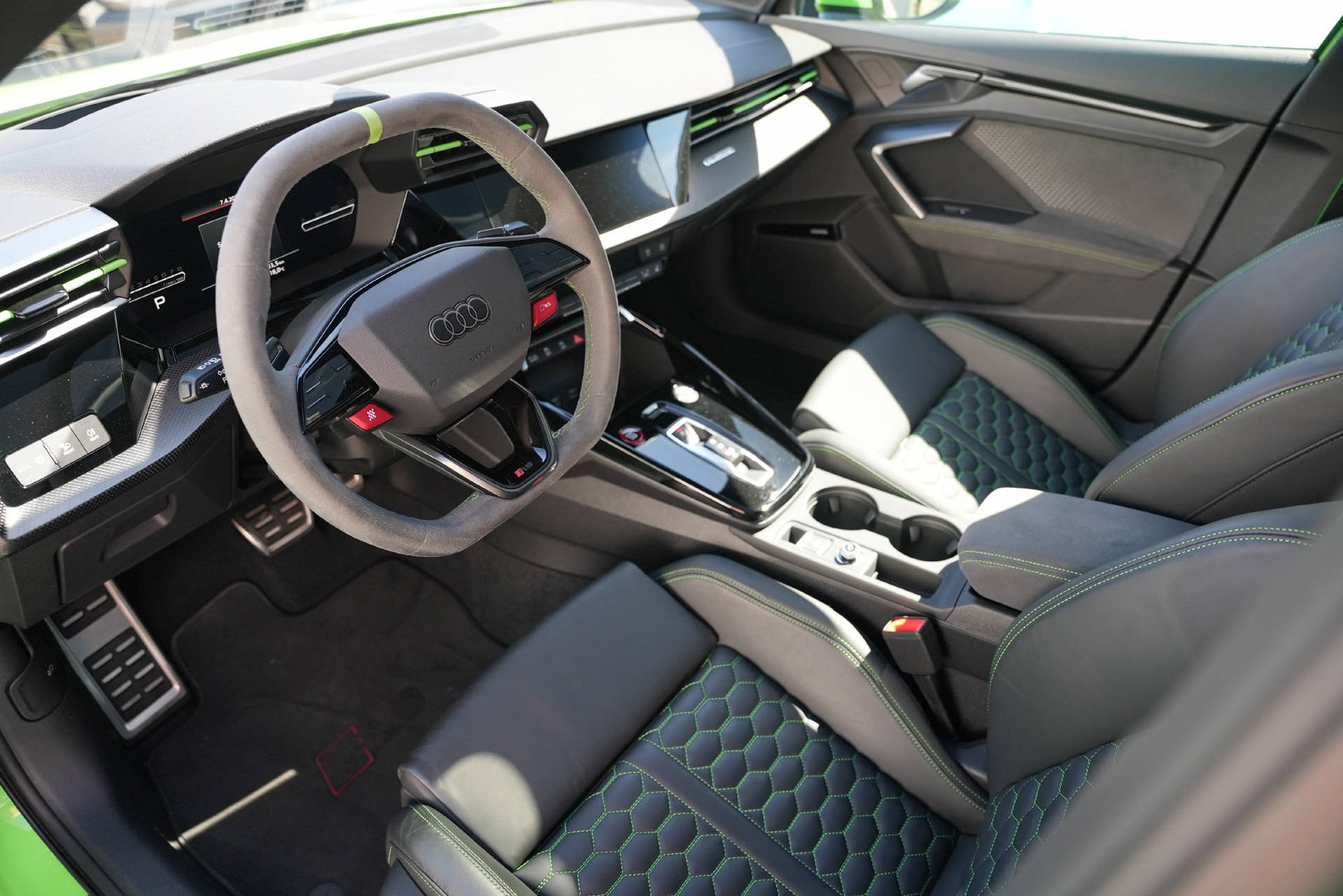 AUDI RS3 Limousine 2.5 TSI quattro S-tronic, Benzin, Occasion / Gebraucht, Automatik - 7