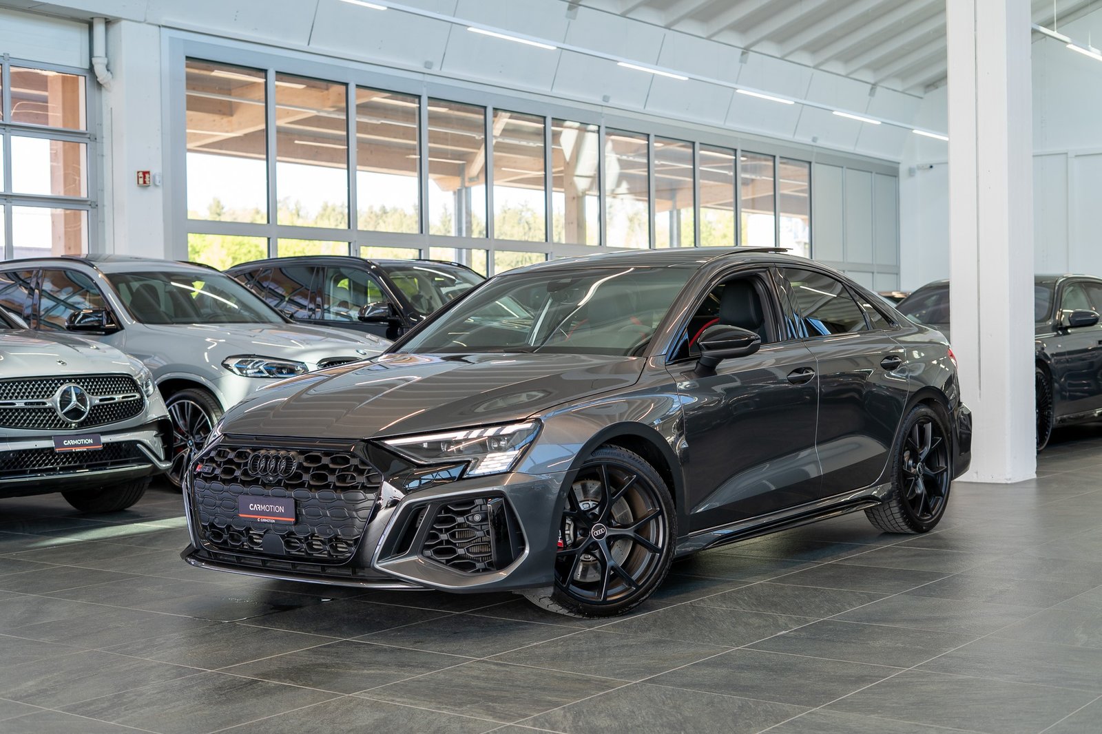 AUDI RS3 Limousine 2.5 TFSI quattro S-Tronic / CH-Fahrzeug /
