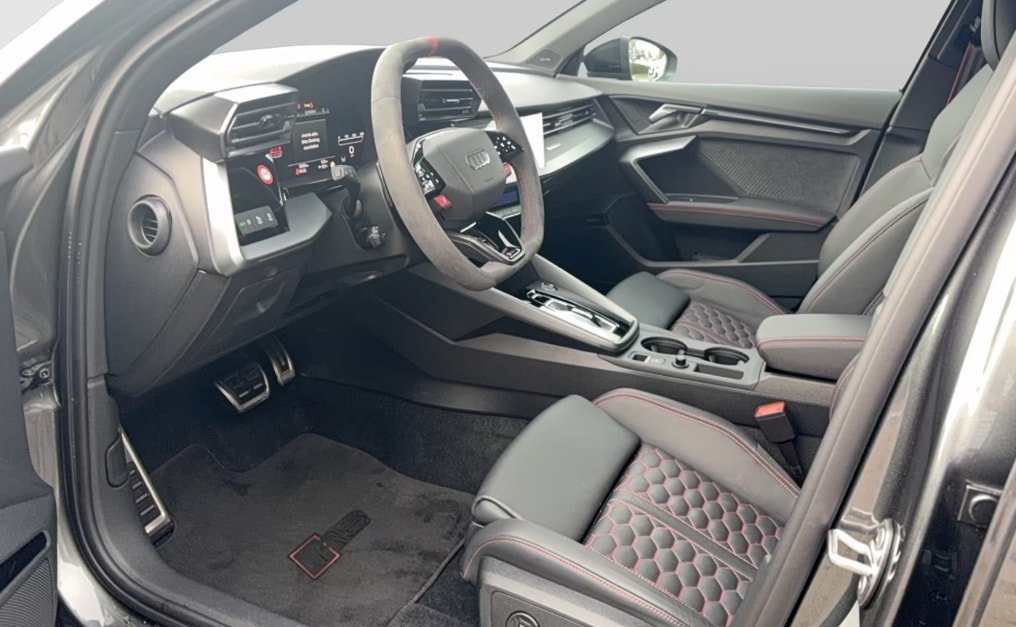 AUDI RS3 Limousine 2.5 TSI quattro S-tronic, Benzin, Occasion / Gebraucht, Automatik - 2