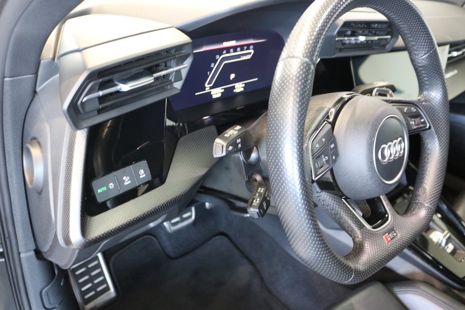 AUDI RS3 Sportback 2.5 TSI quattro S-tronic, Benzin, Occasion / Gebraucht, Automatik - 2