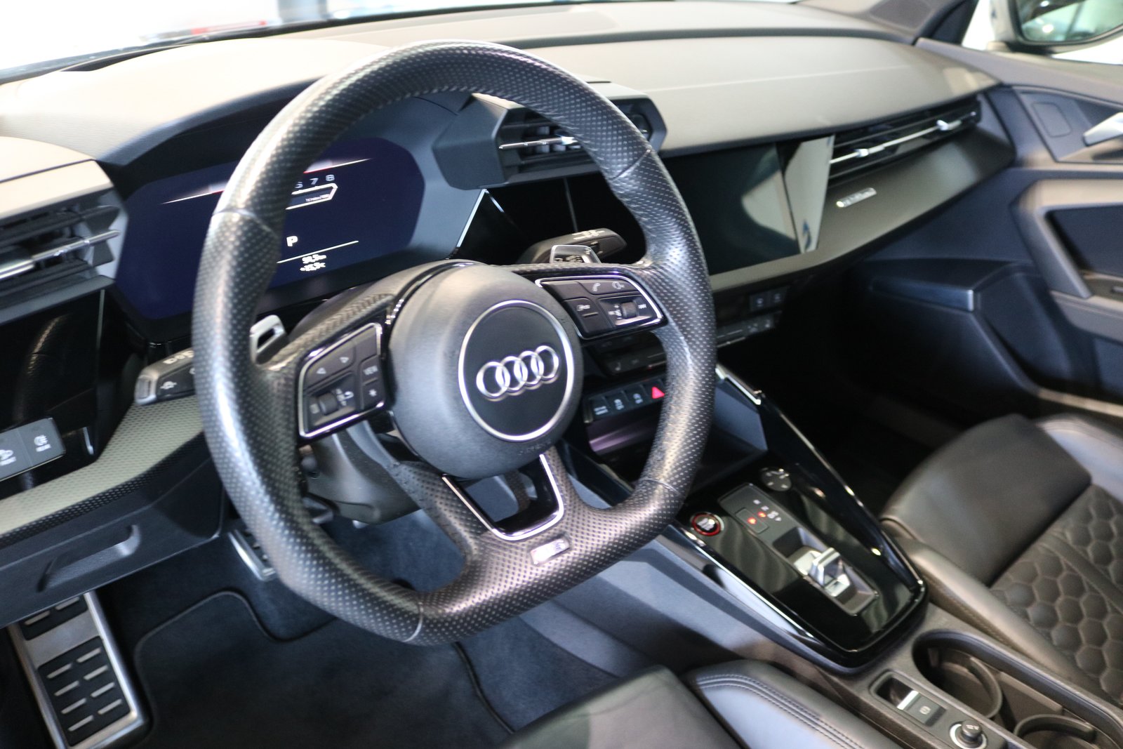 AUDI RS3 Sportback 2.5 TSI quattro S-tronic, Benzin, Occasion / Gebraucht, Automatik - 3
