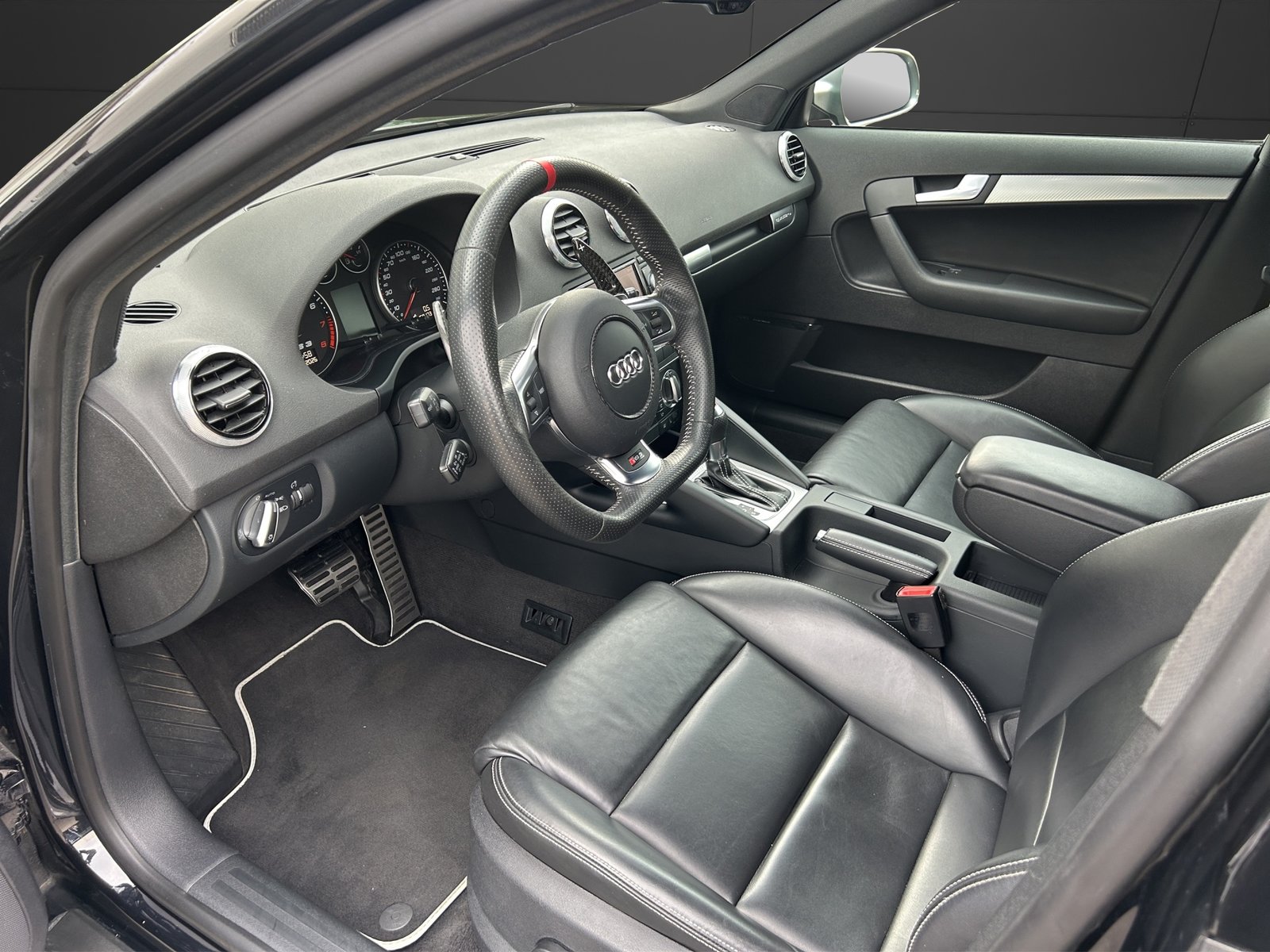 AUDI RS3 Sportback 2.5 TFSI quattro S-tronic, Benzin, Occasion / Gebraucht, Automatik - 7