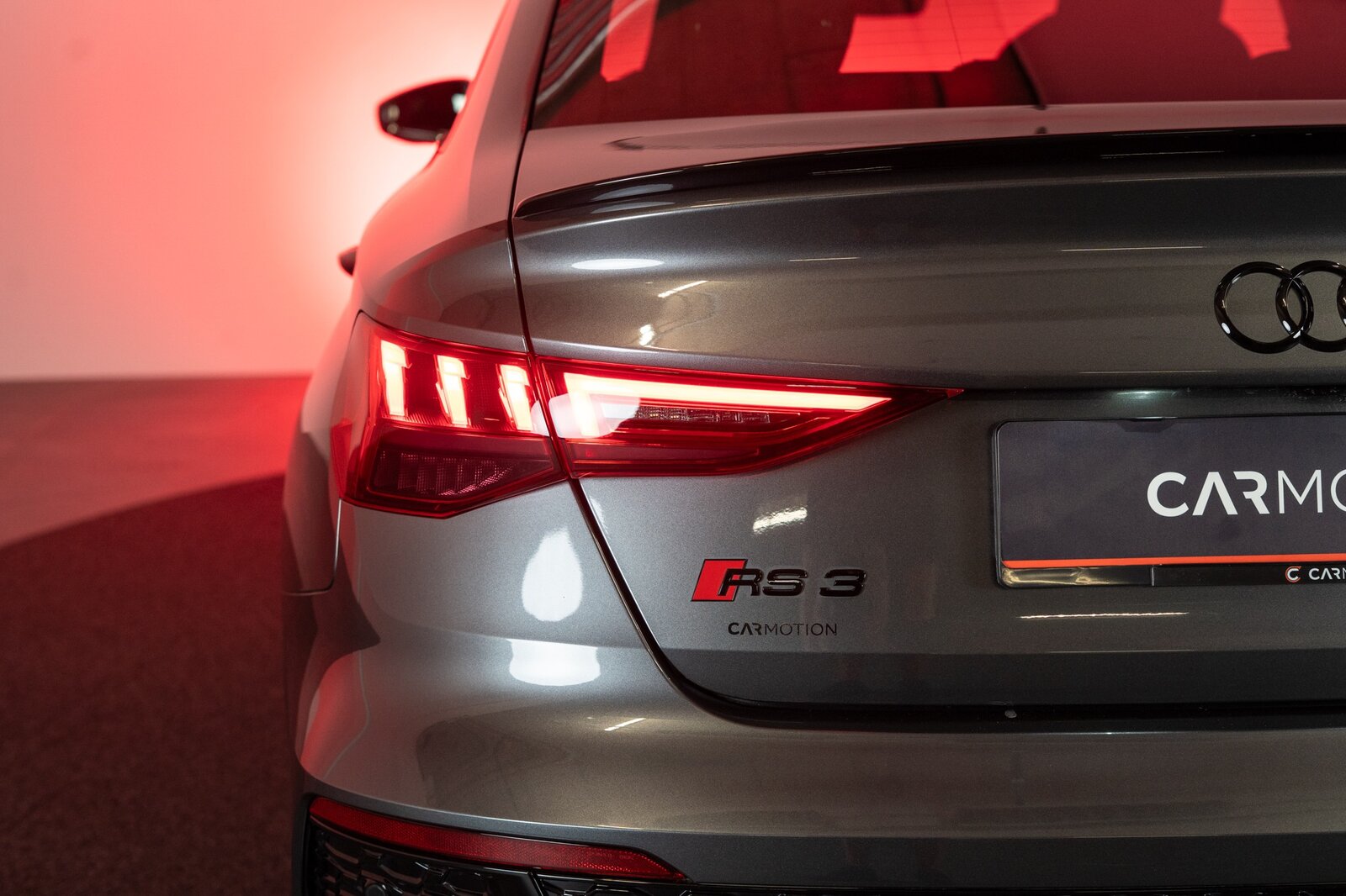 AUDI RS3 Limousine 2.5 TFSI quattro S-Tronic / Panorama-Glas, Benzin, Occasion / Gebraucht, Automatik - 7