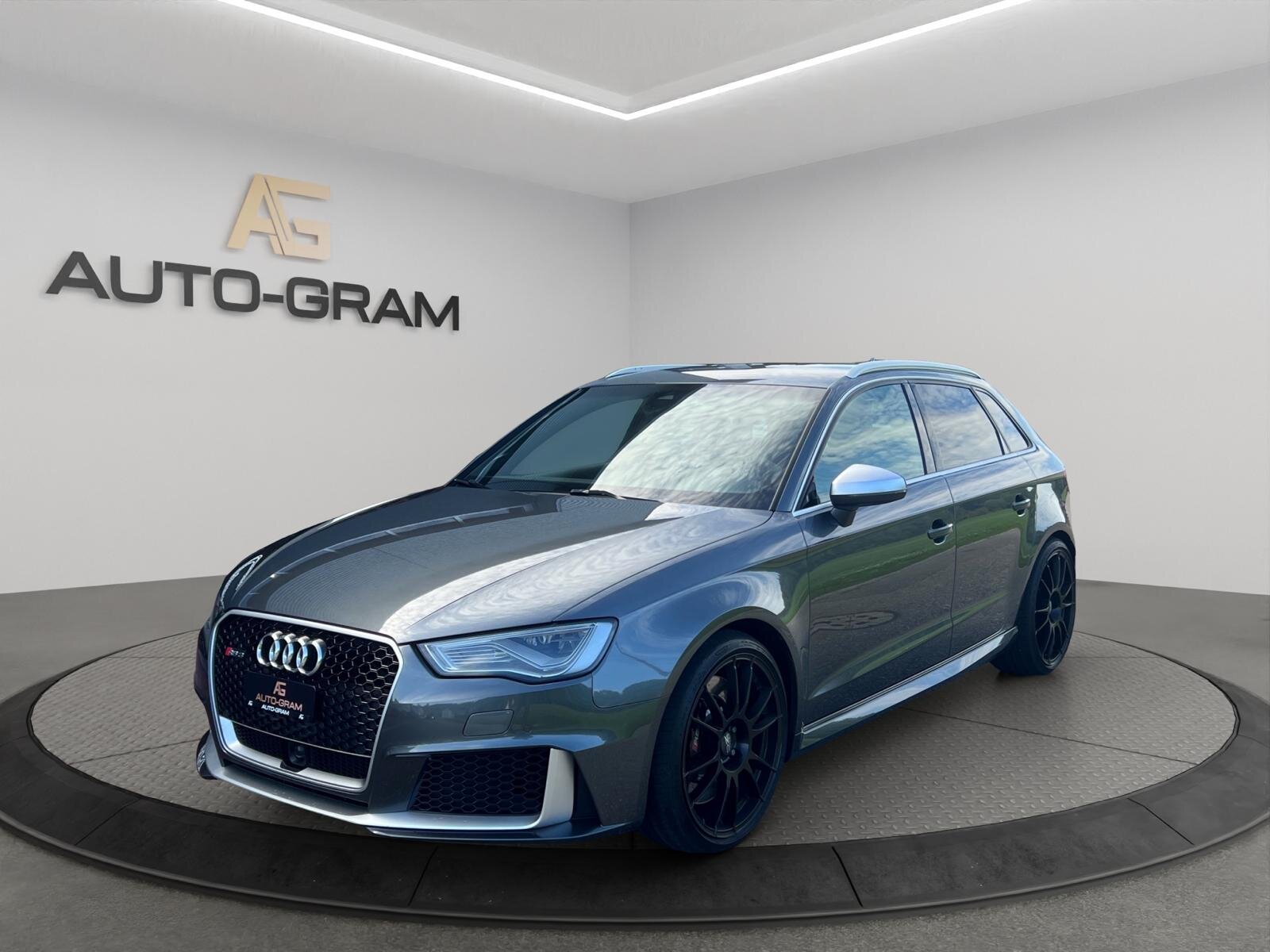 AUDI RS3 2.5 TSI quattro S-tronic