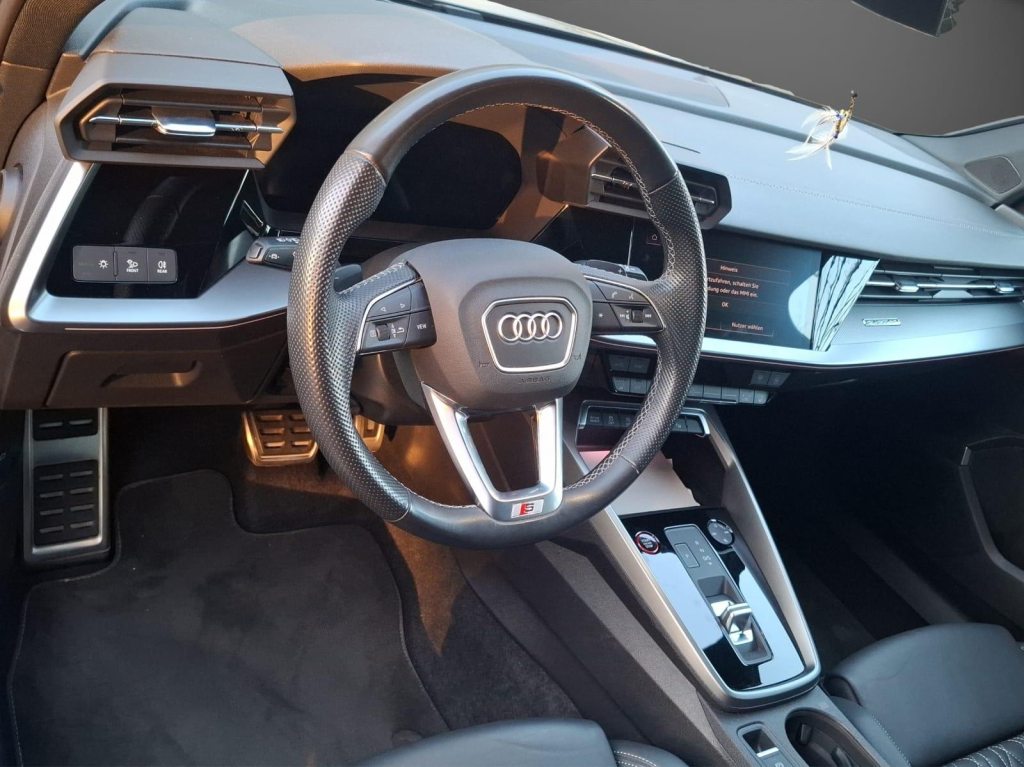 AUDI RS3 2.5 T FSI quattro S-Tronic, Benzin, Occasion / Gebraucht, Automatik - 7