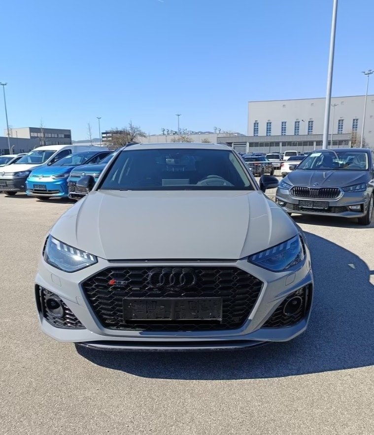 AUDI RS4 Avant quattro tiptronic