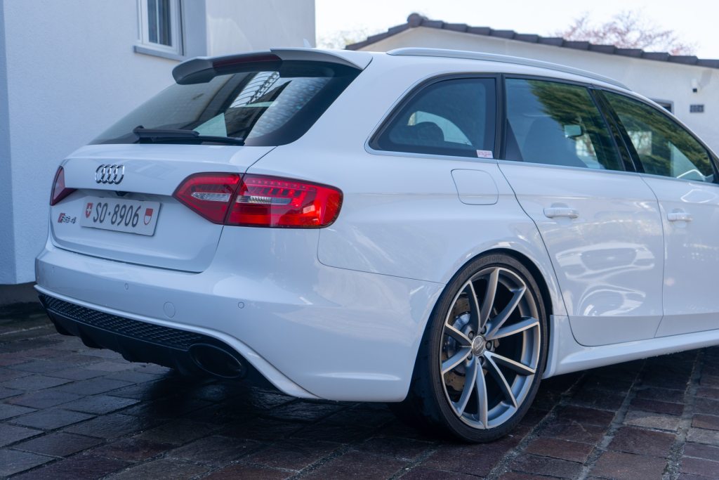AUDI RS4 4.2 V8 FSI quattro S-Tronic