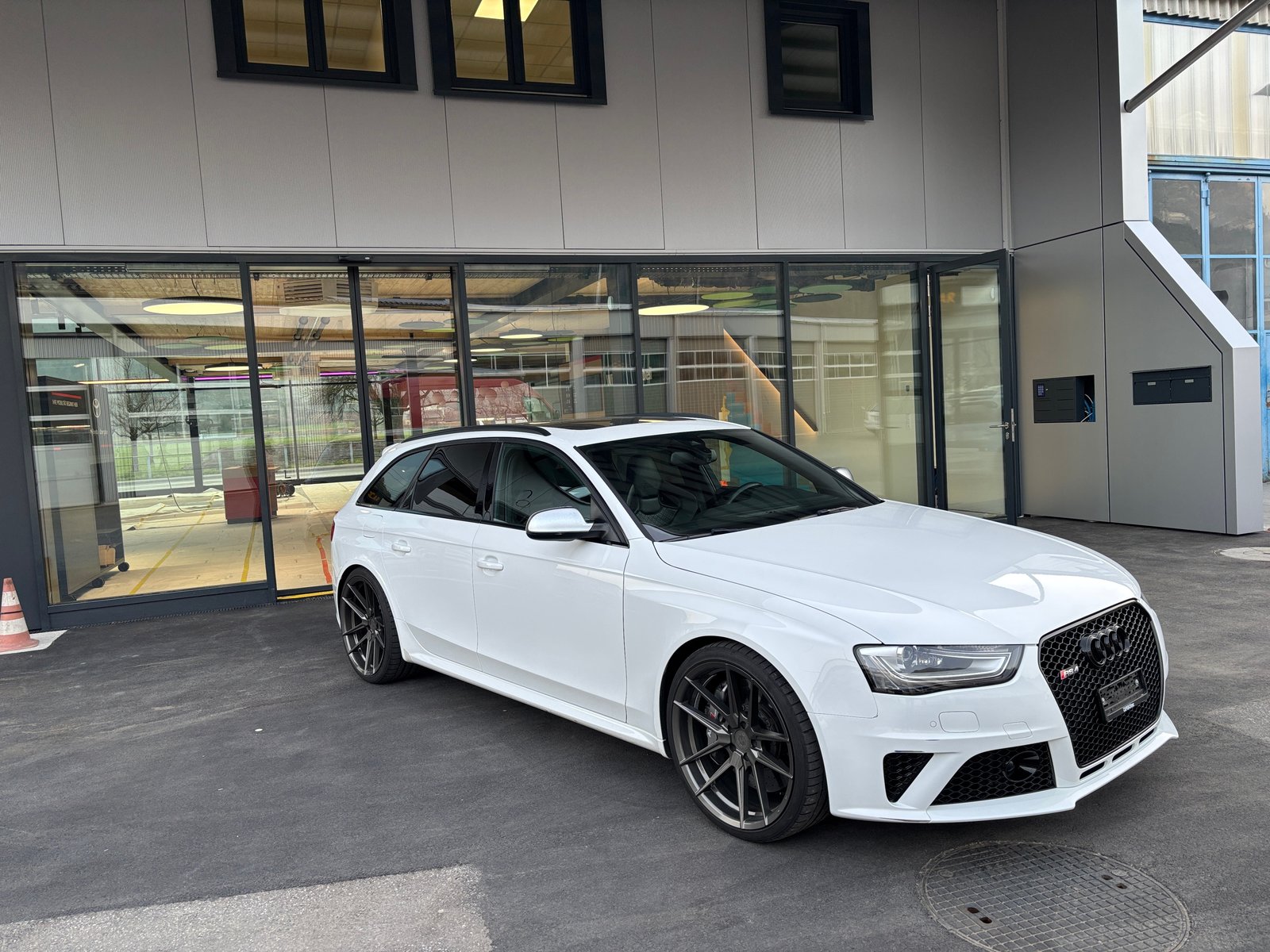 AUDI RS4 Avant 4.2 V8 Schalensitze, Keramik, Petrol, Second hand / Used, Automatic - 6