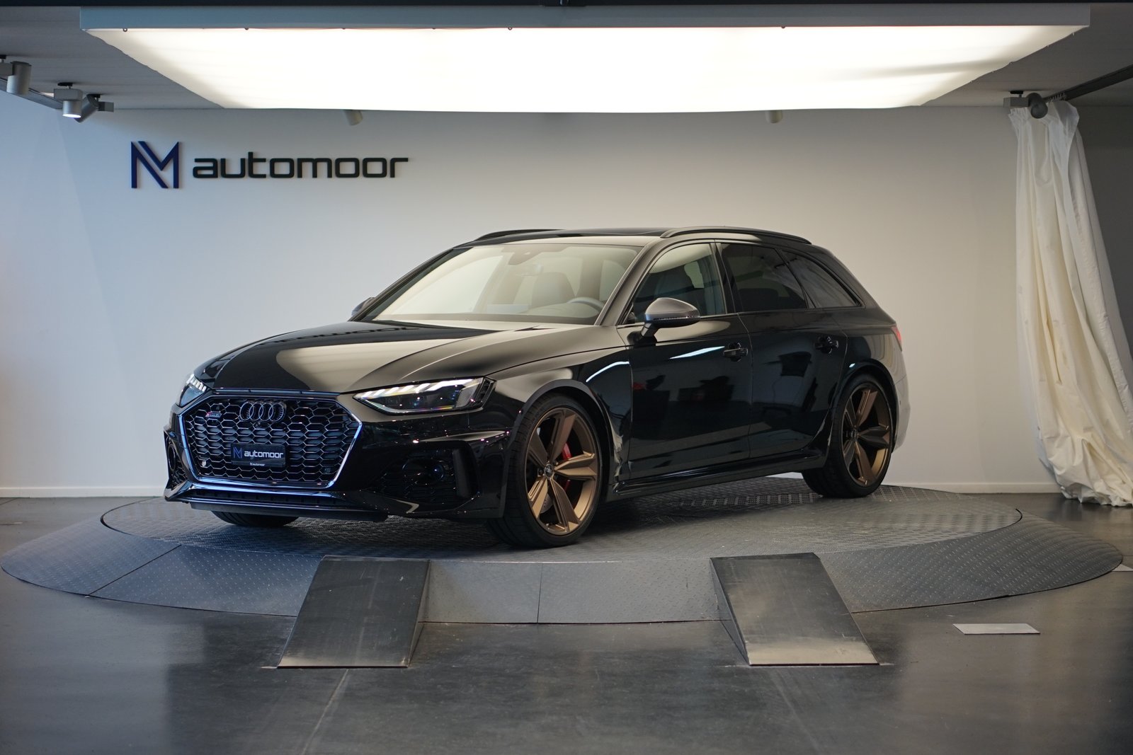 AUDI RS4 Avant quattro tiptronic *Audi exclusive* *Voll-Carb