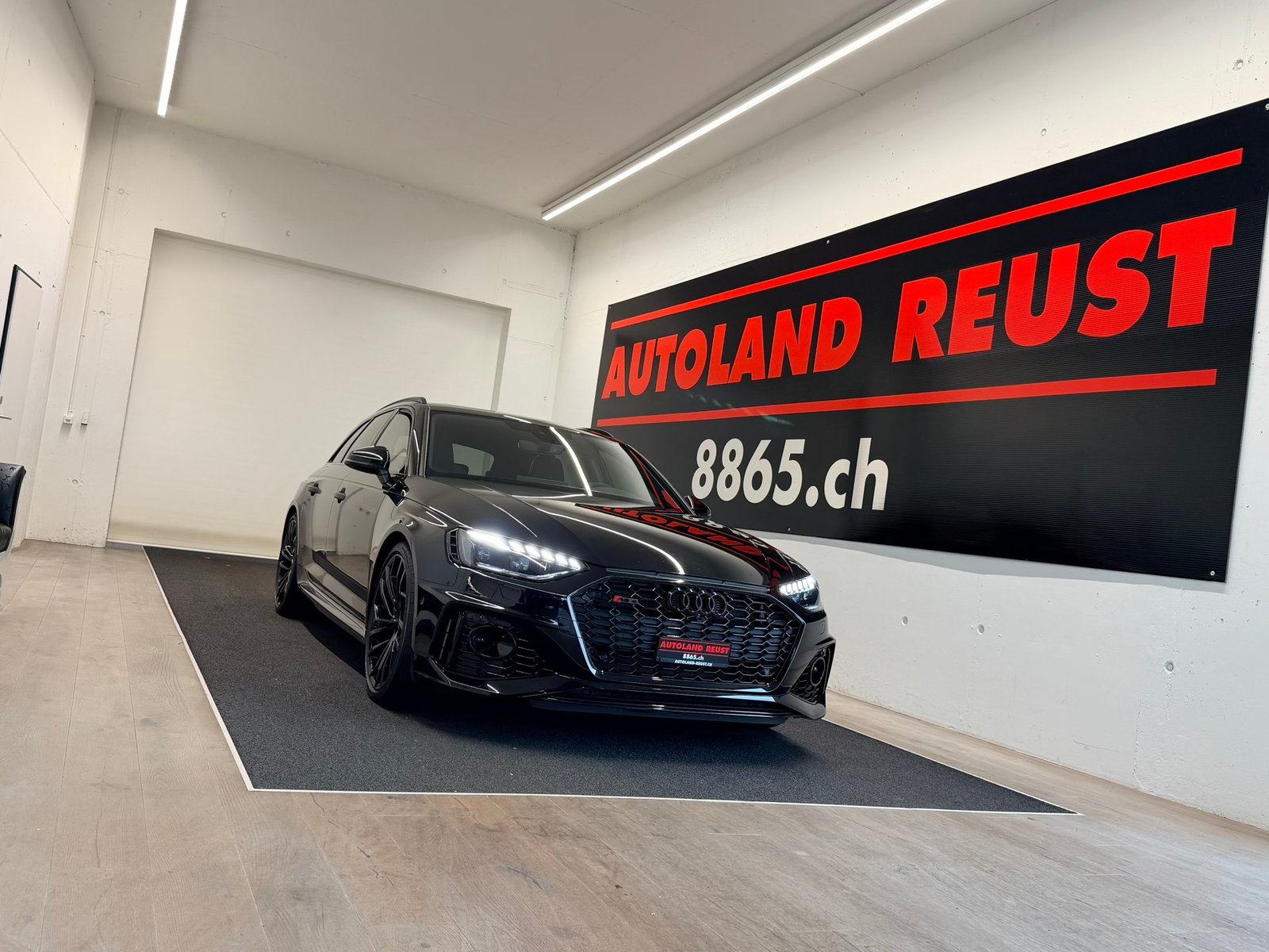AUDI RS4 Avant quattro tiptronic
