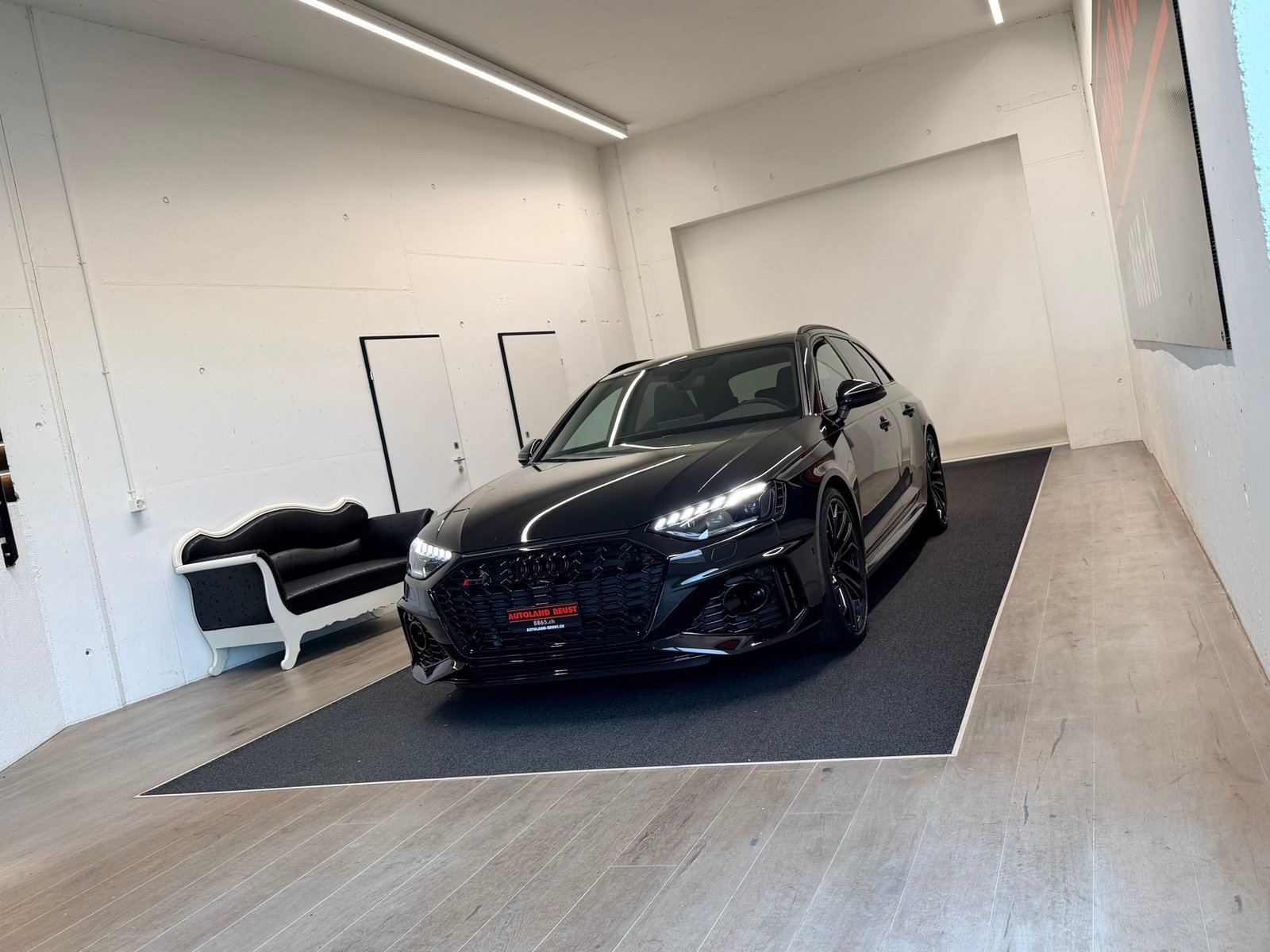 AUDI RS4 Avant quattro tiptronic, Petrol, Second hand / Used, Automatic - 3