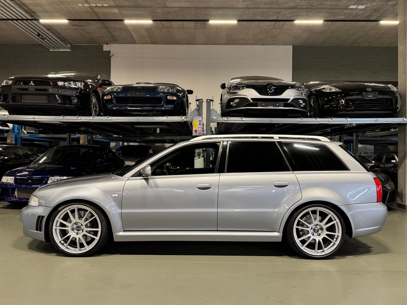 AUDI RS4 Avant quattro *OZ-HR*