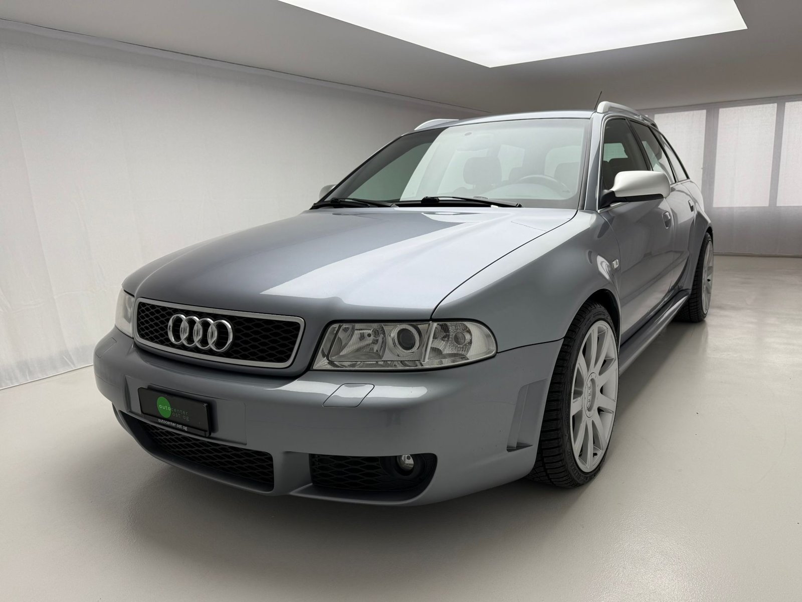 AUDI RS4 Avant quattro, Petrol, Second hand / Used, Manual - 2