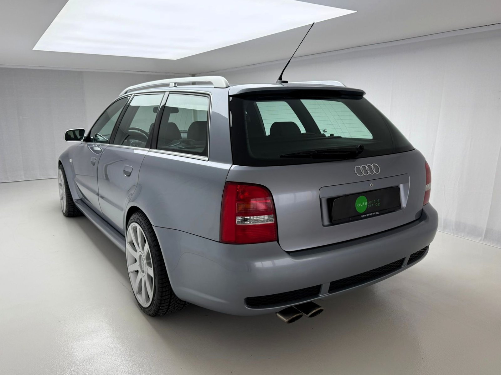 AUDI RS4 Avant quattro, Petrol, Second hand / Used, Manual - 3