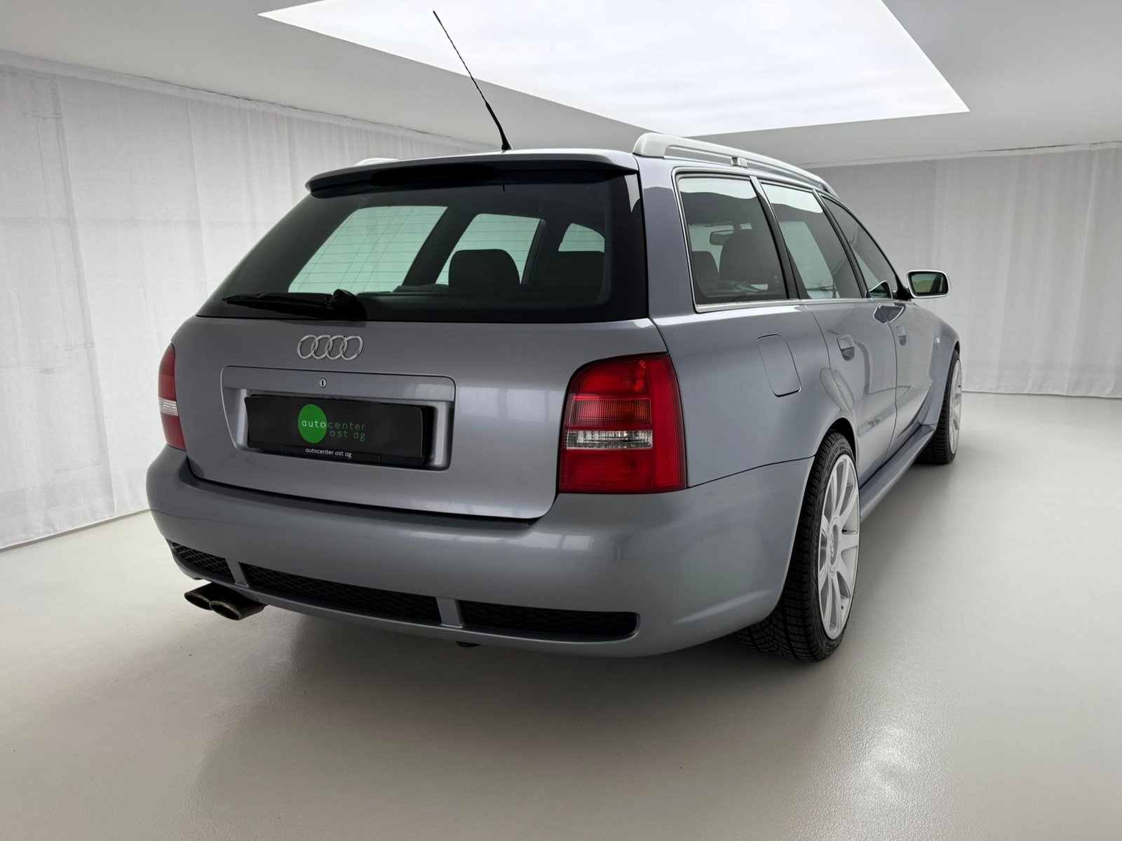 AUDI RS4 Avant quattro, Petrol, Second hand / Used, Manual - 4