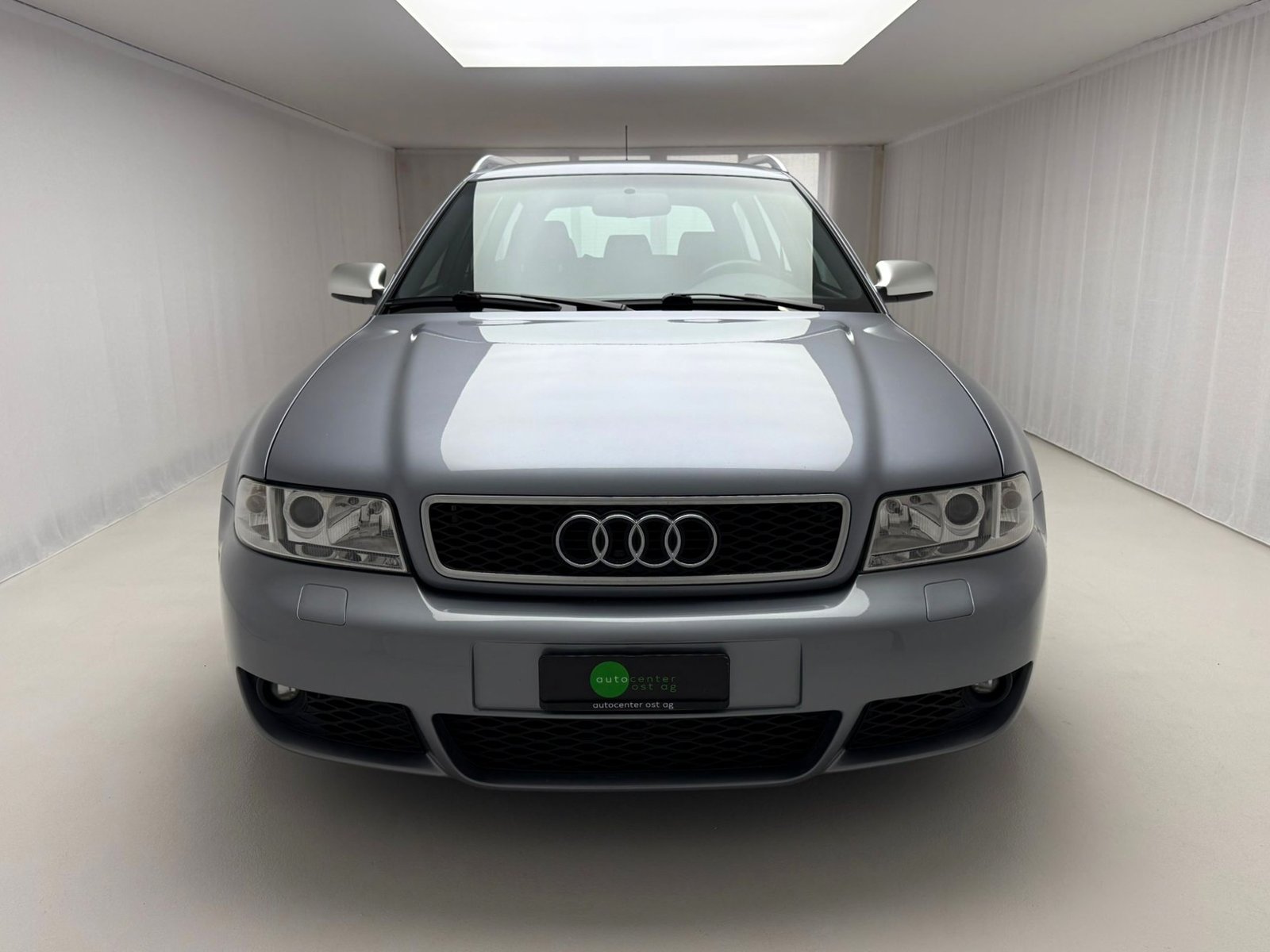AUDI RS4 Avant quattro, Petrol, Second hand / Used, Manual - 5