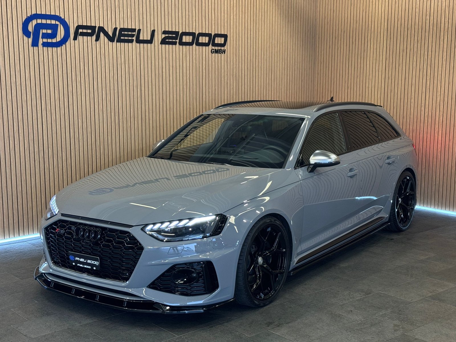 AUDI RS4 Avant quattro tiptronic
