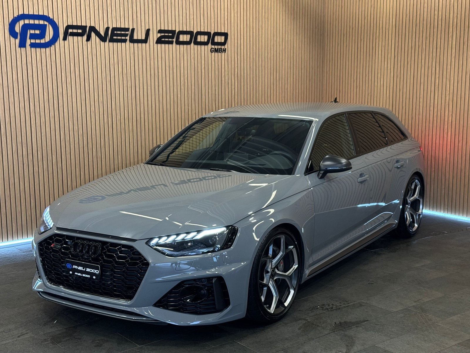 AUDI RS4 Avant 25 year edition quattro tiptronic