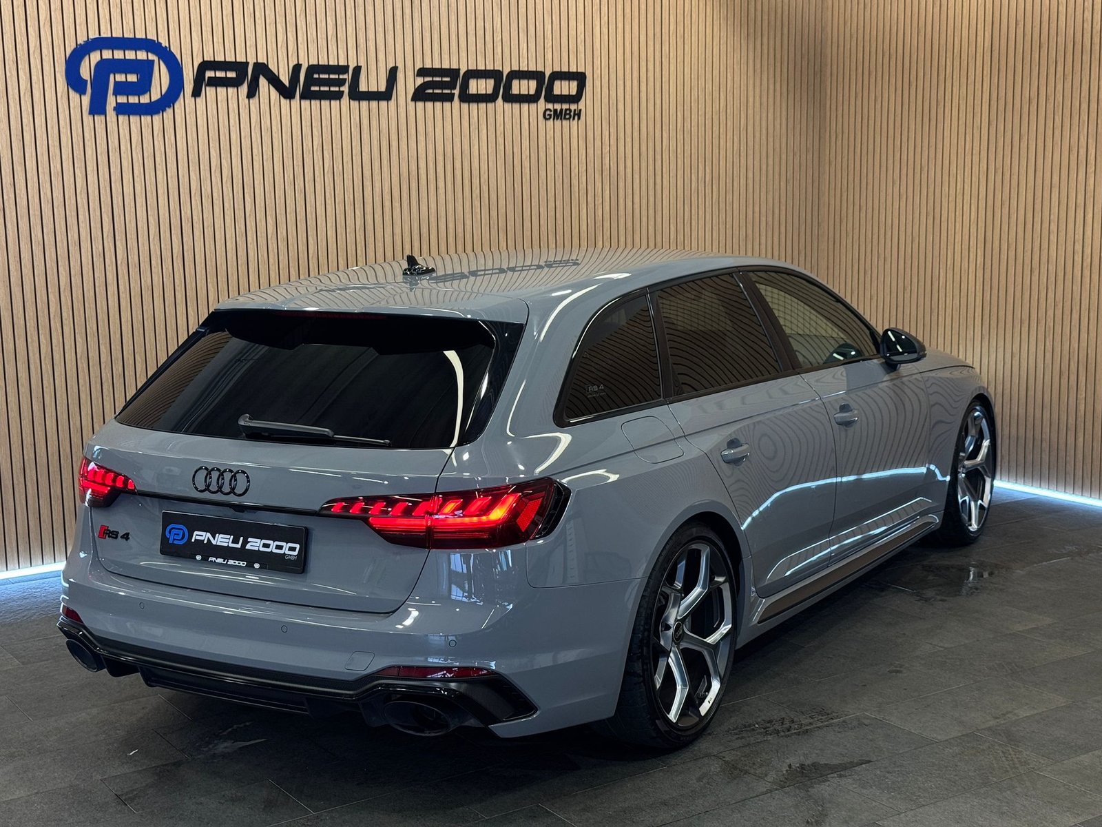 AUDI RS4 Avant 25 year edition quattro tiptronic, Essence, Occasion / Utilisé, Automatique - 4