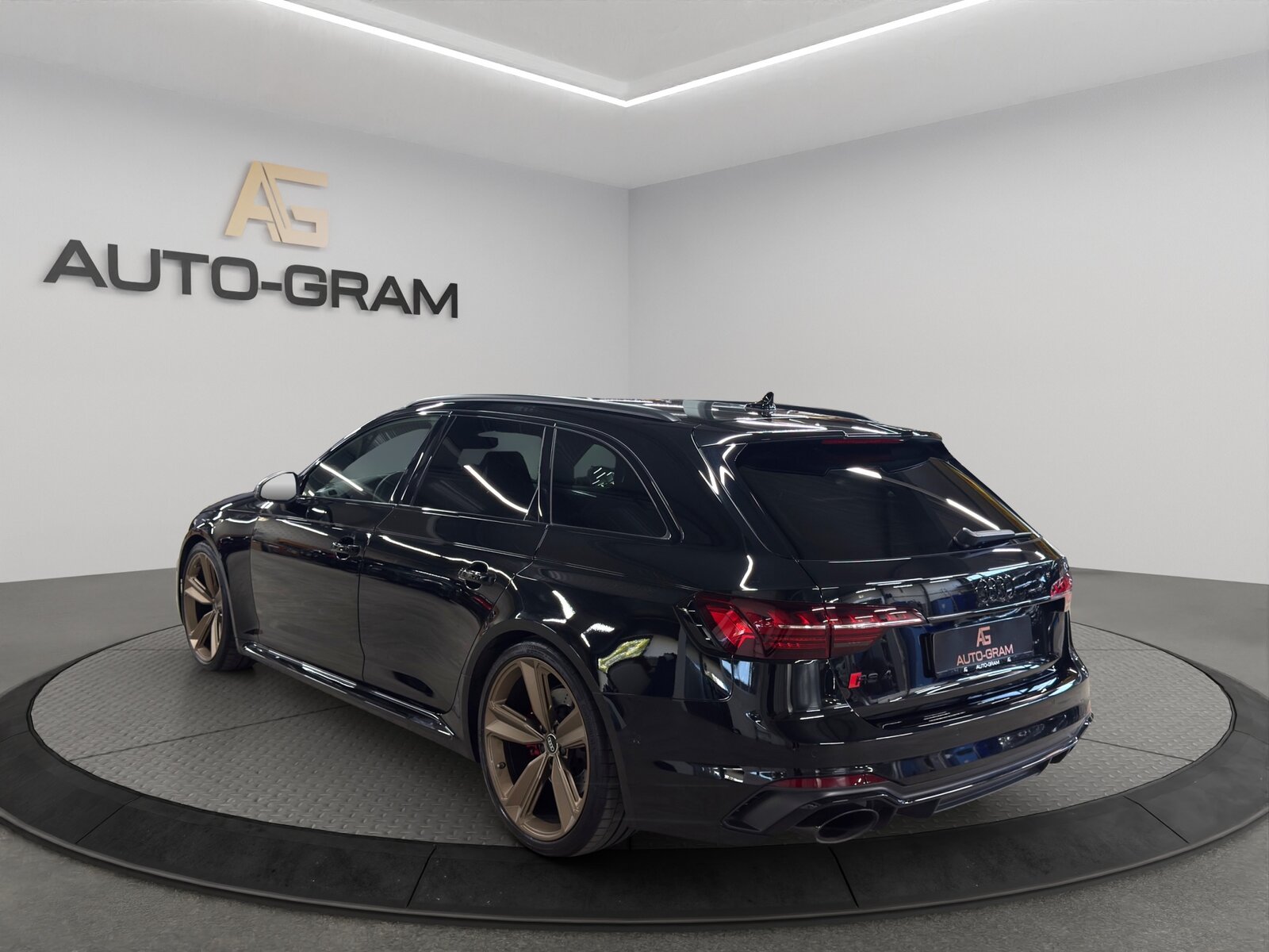 AUDI RS4 Avant quattro tiptronic, Benzin, Occasion / Gebraucht, Automatik - 3