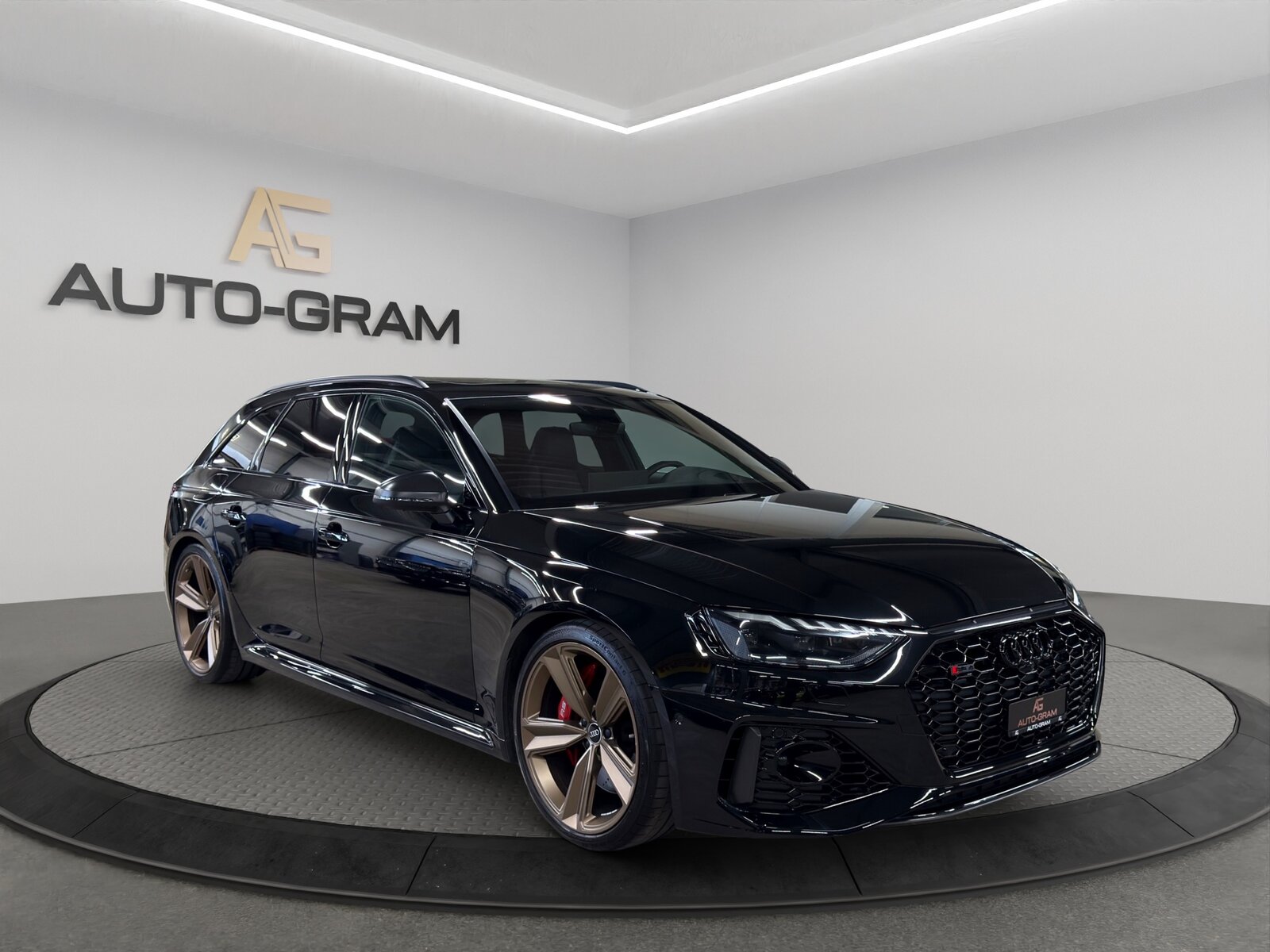 AUDI RS4 Avant quattro tiptronic, Benzin, Occasion / Gebraucht, Automatik - 7