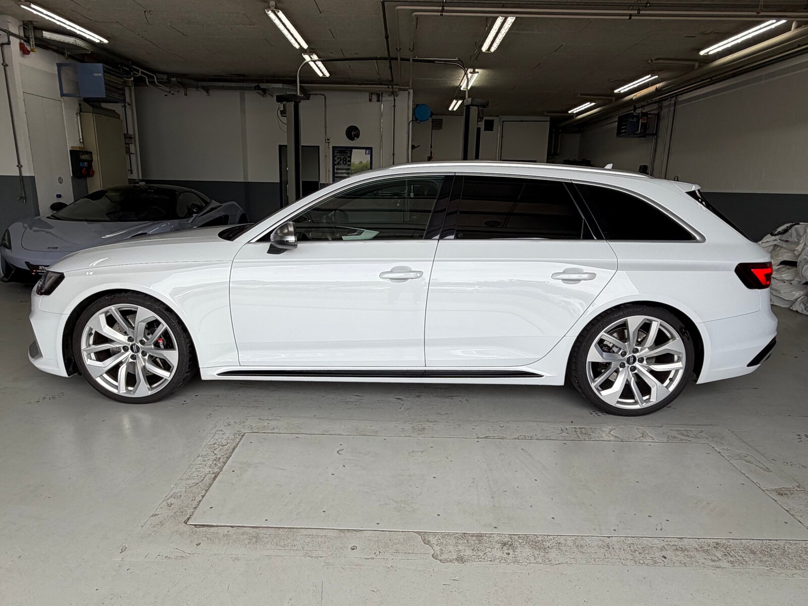 AUDI RS4 Avant 2.9 TFSI quattro *BO*Sitzlüftung*RS-Abgasanl