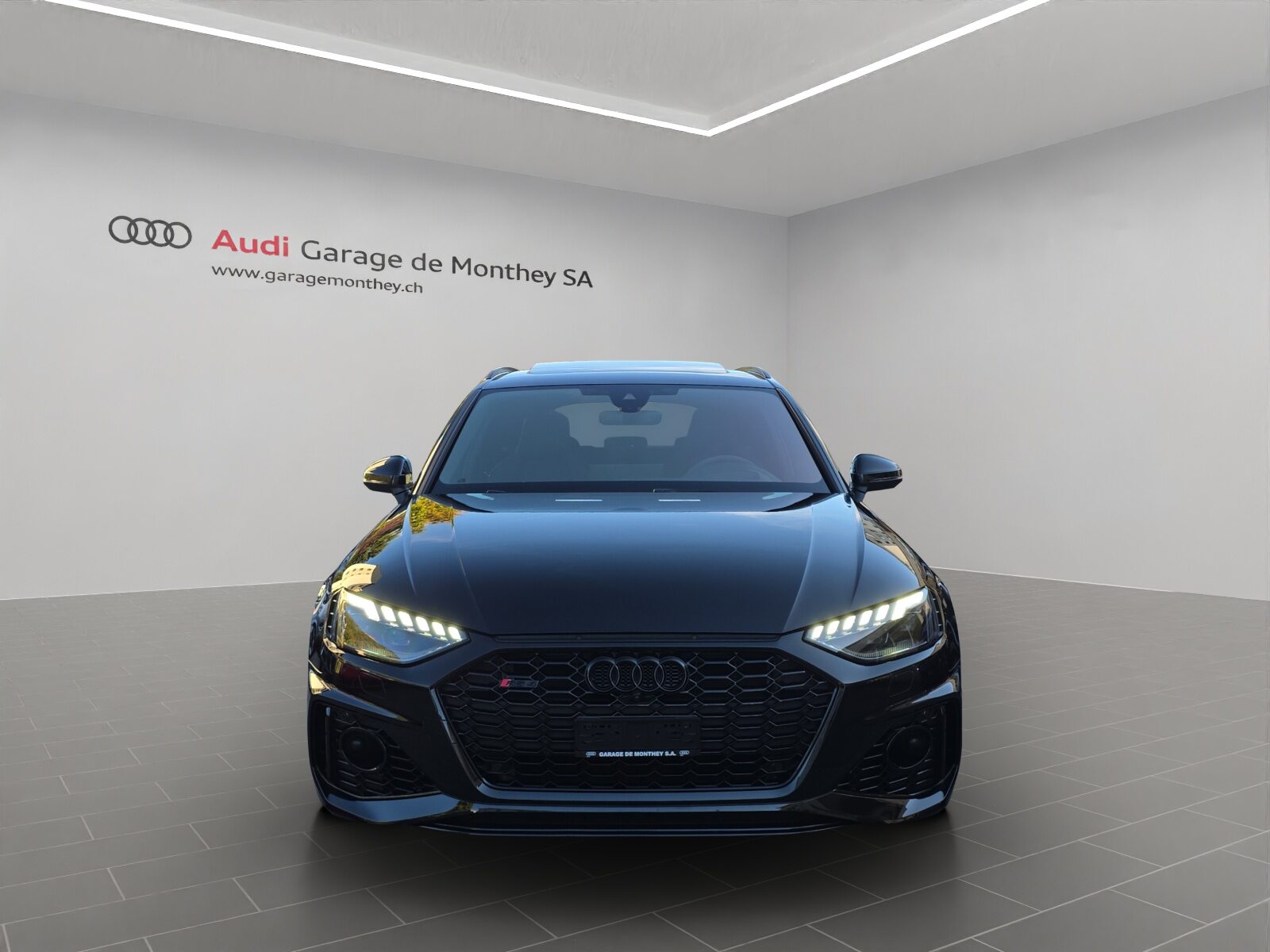 AUDI RS 4 Avant, Petrol, Second hand / Used, Automatic - 2