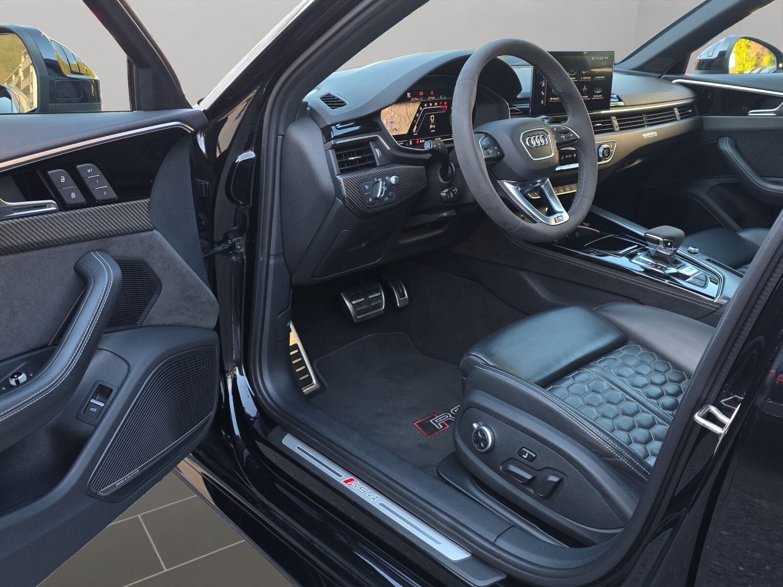 AUDI RS 4 Avant, Petrol, Second hand / Used, Automatic - 7