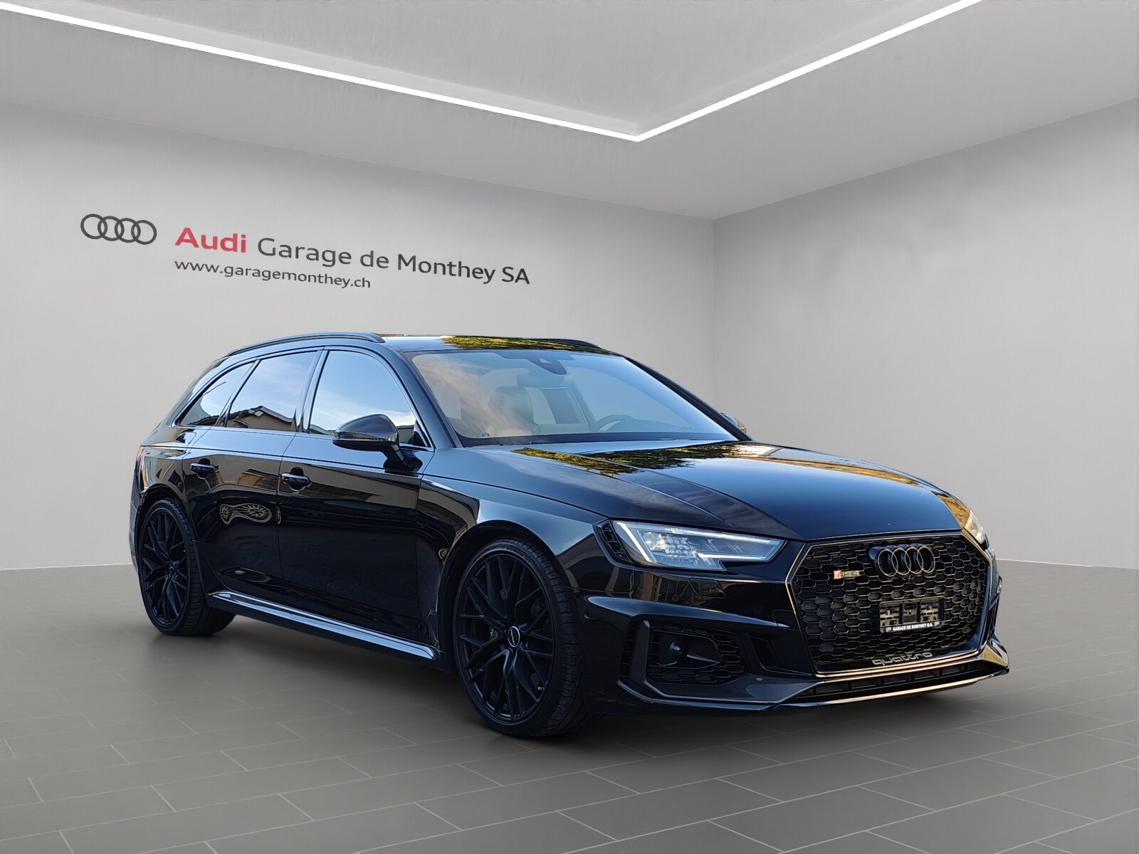 AUDI RS 4 Avant, Petrol, Second hand / Used, Automatic - 2