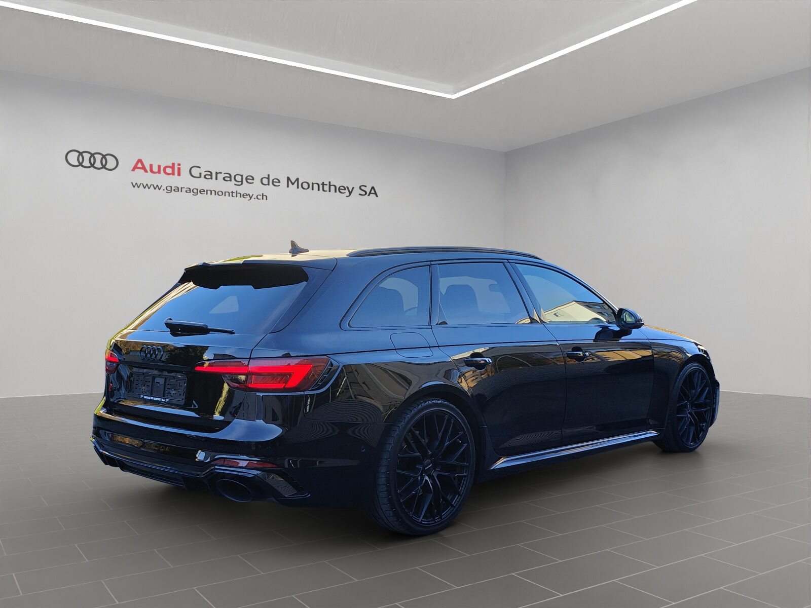 AUDI RS 4 Avant, Petrol, Second hand / Used, Automatic - 3