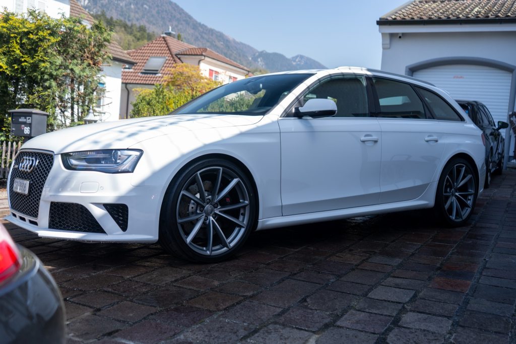 AUDI RS4 4.2 V8 FSI quattro S-Tronic, Essence, Occasion / Utilisé, Automatique - 3